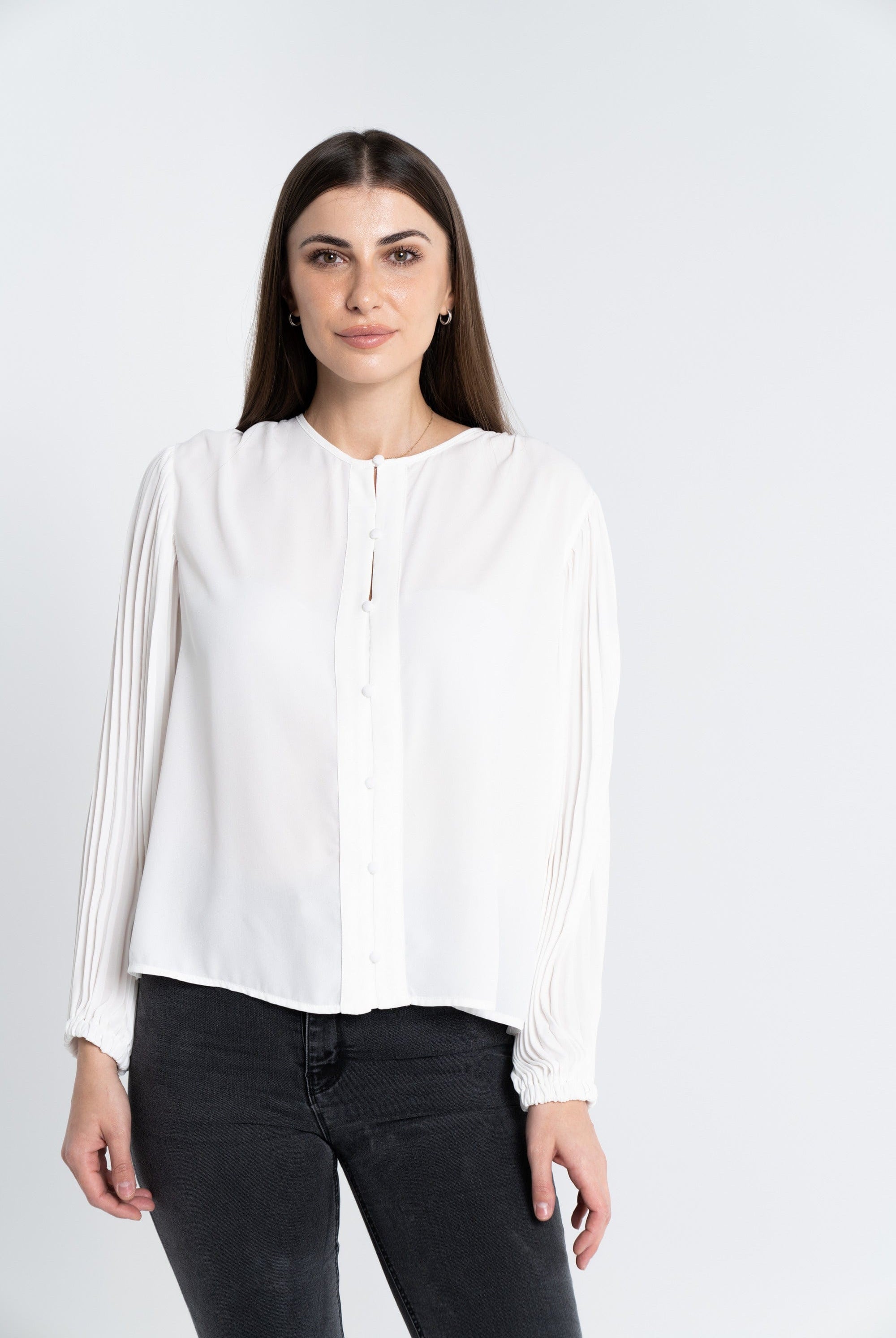 نتشي توب سادة بأزرار أمامية وكم طويل بكسرات نسائي