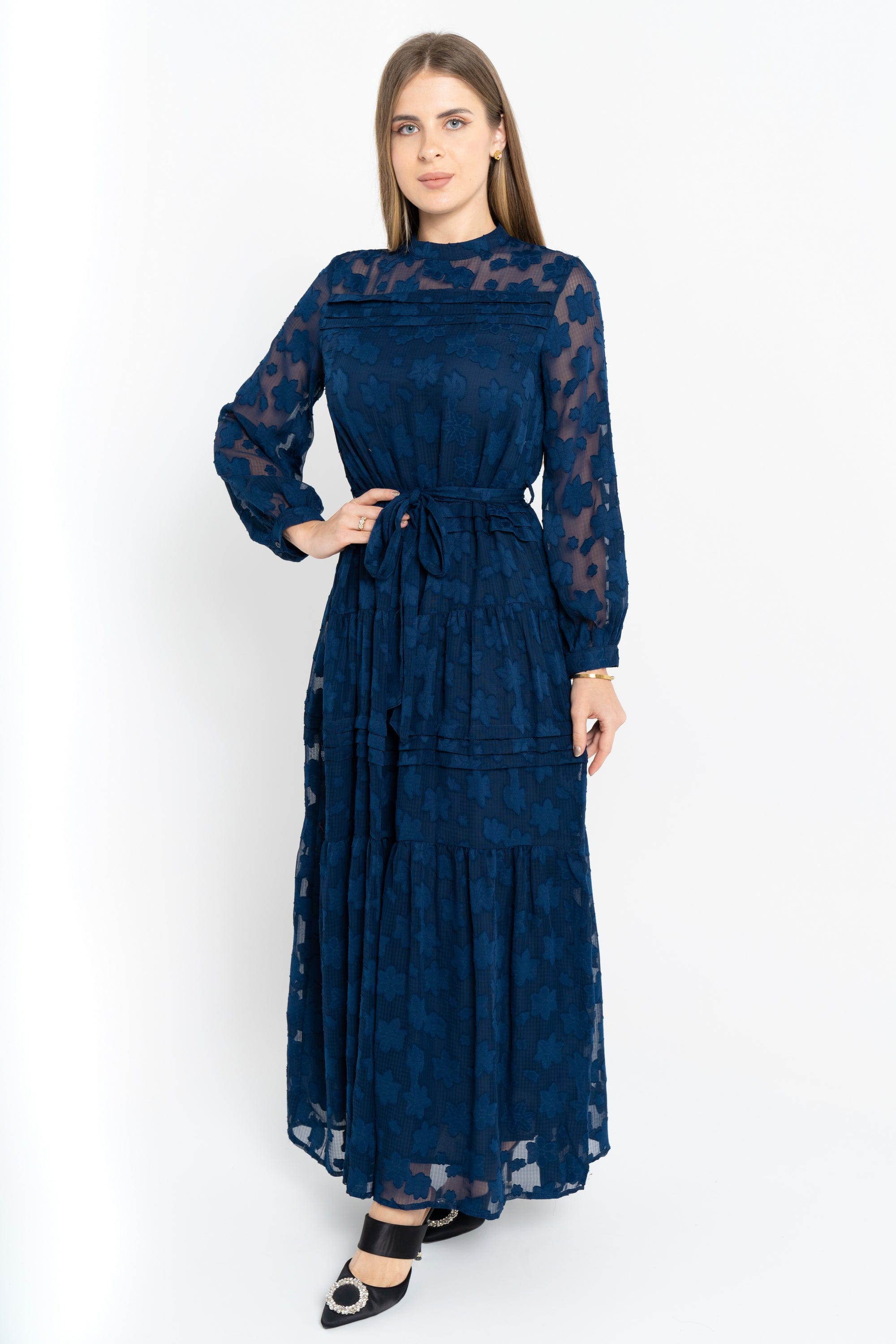 نتشي فستان ماكسي شفاف مخصر بحزام على الخصر كم طويل بف نسائي