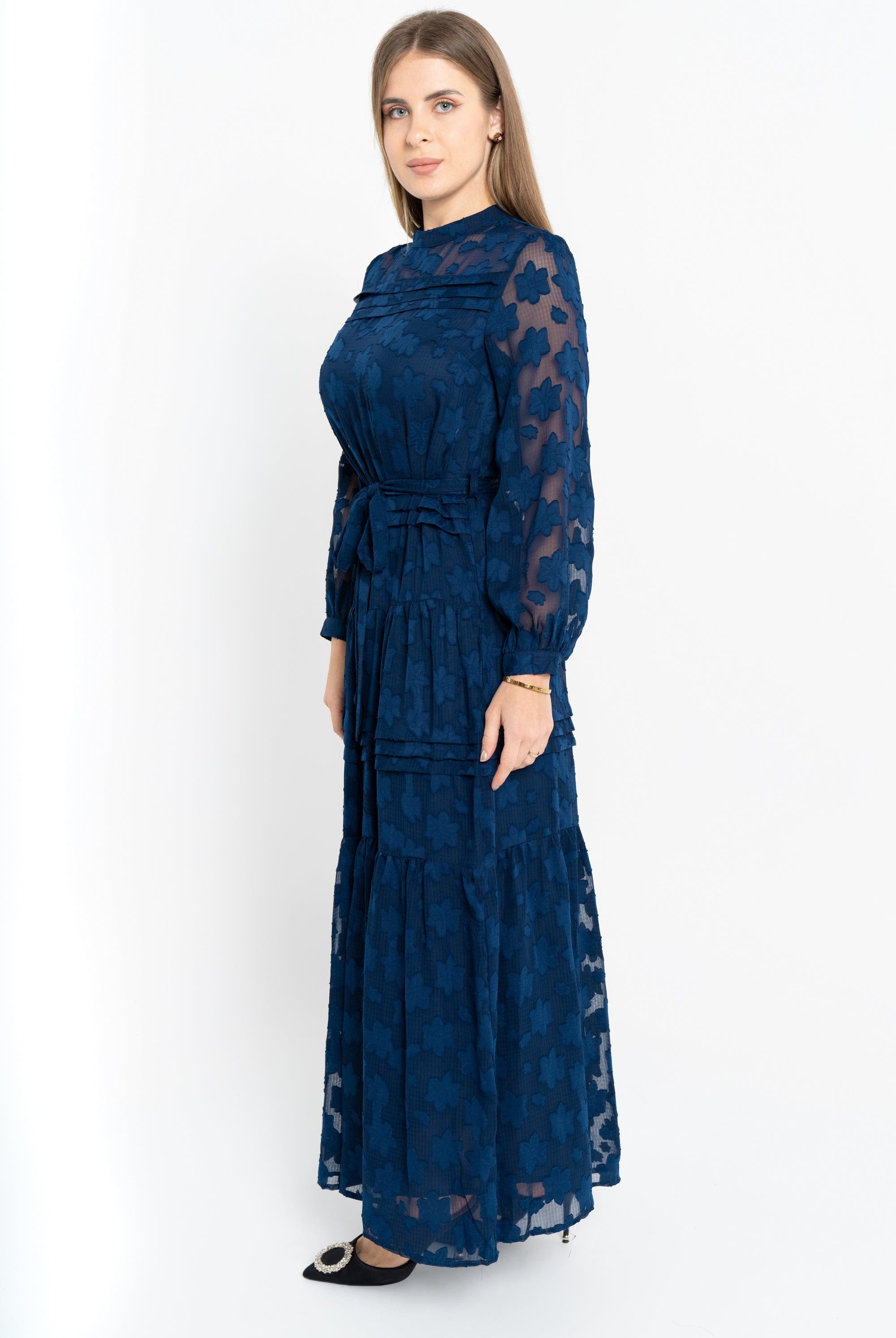 نتشي فستان ماكسي شفاف مخصر بحزام على الخصر كم طويل بف نسائي