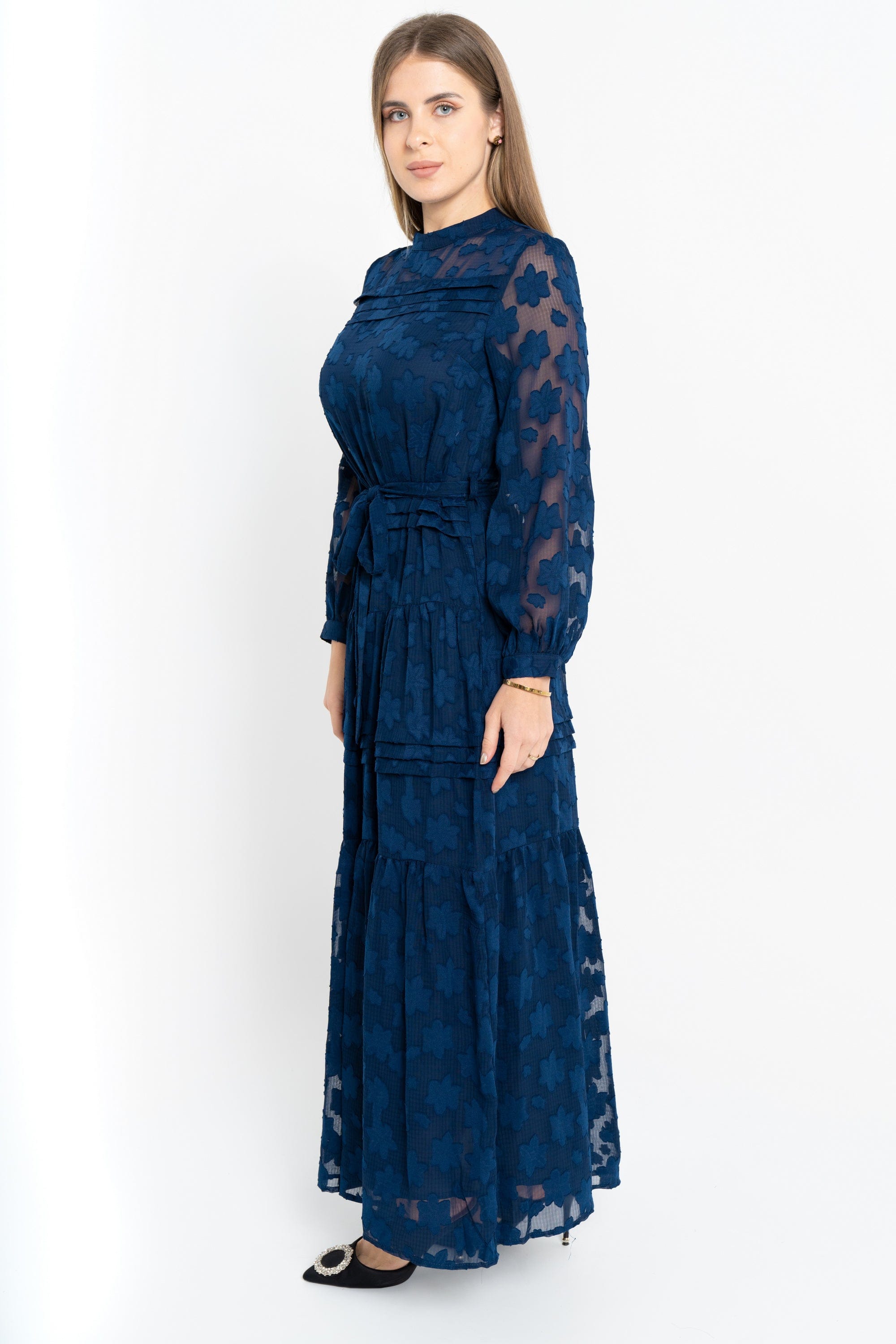 نتشي فستان ماكسي شفاف مخصر بحزام على الخصر كم طويل بف نسائي