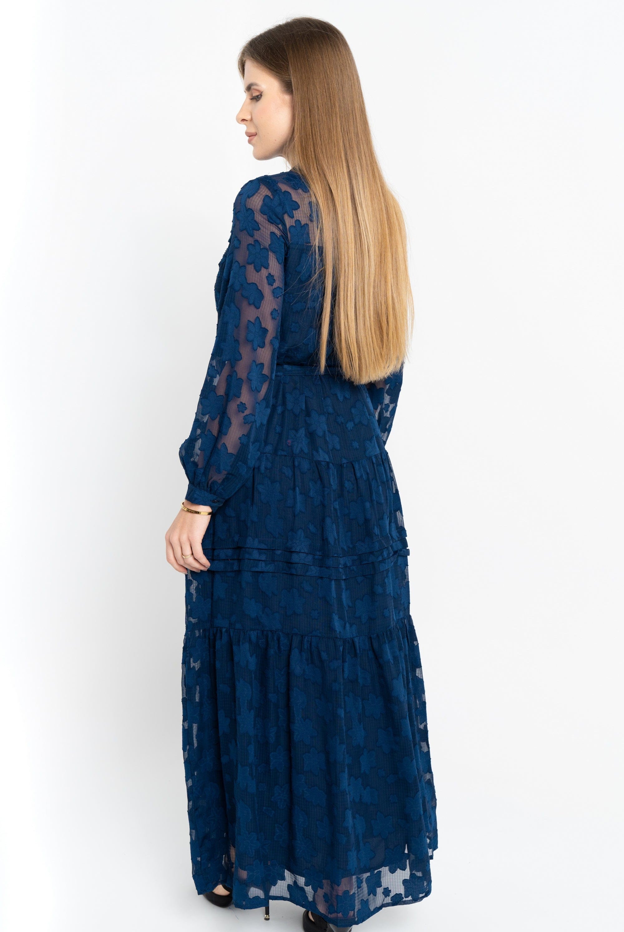 نتشي فستان ماكسي شفاف مخصر بحزام على الخصر كم طويل بف نسائي