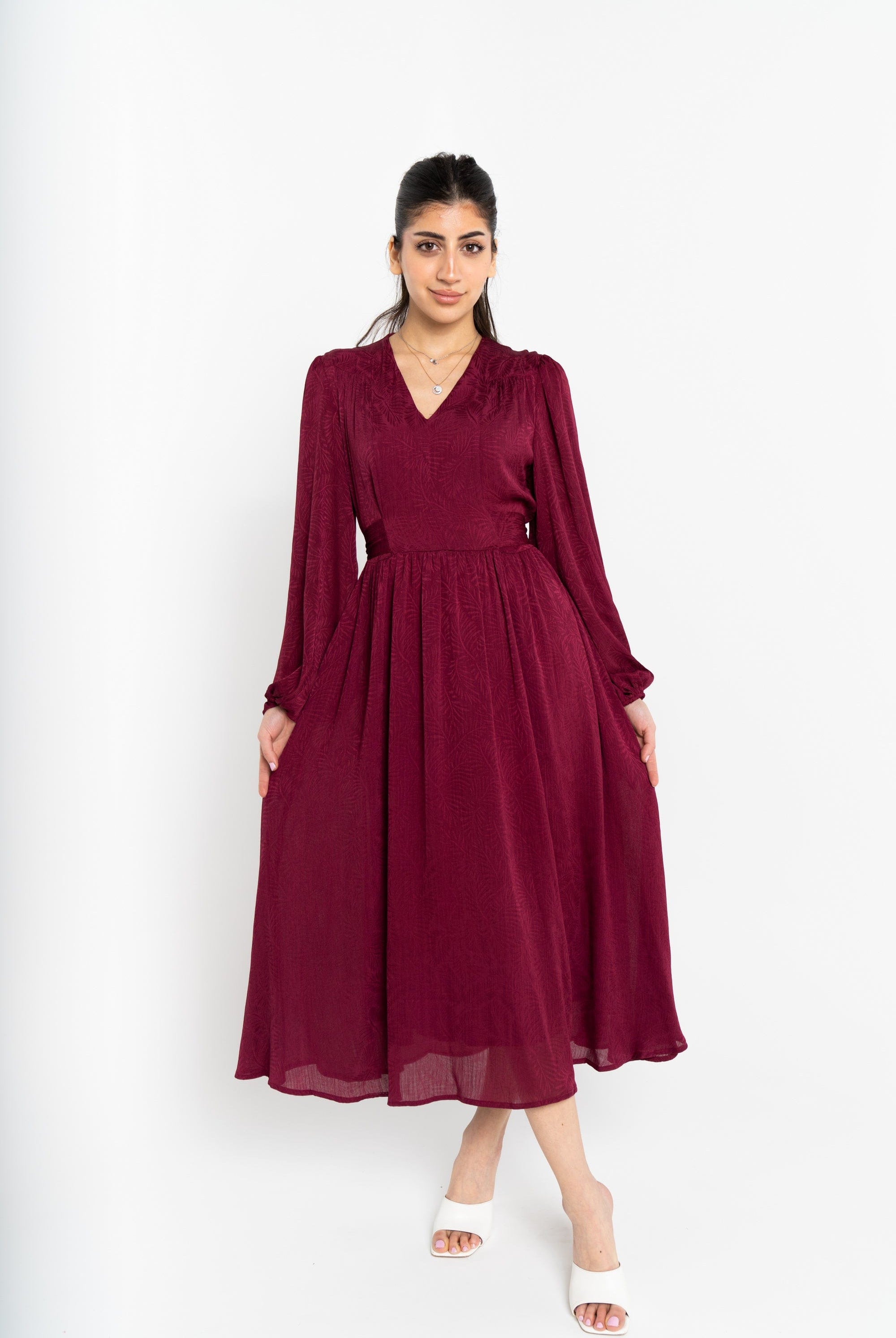 نتشي فستان مخصر سادة كم طويل بفتحة سبعة نسائي