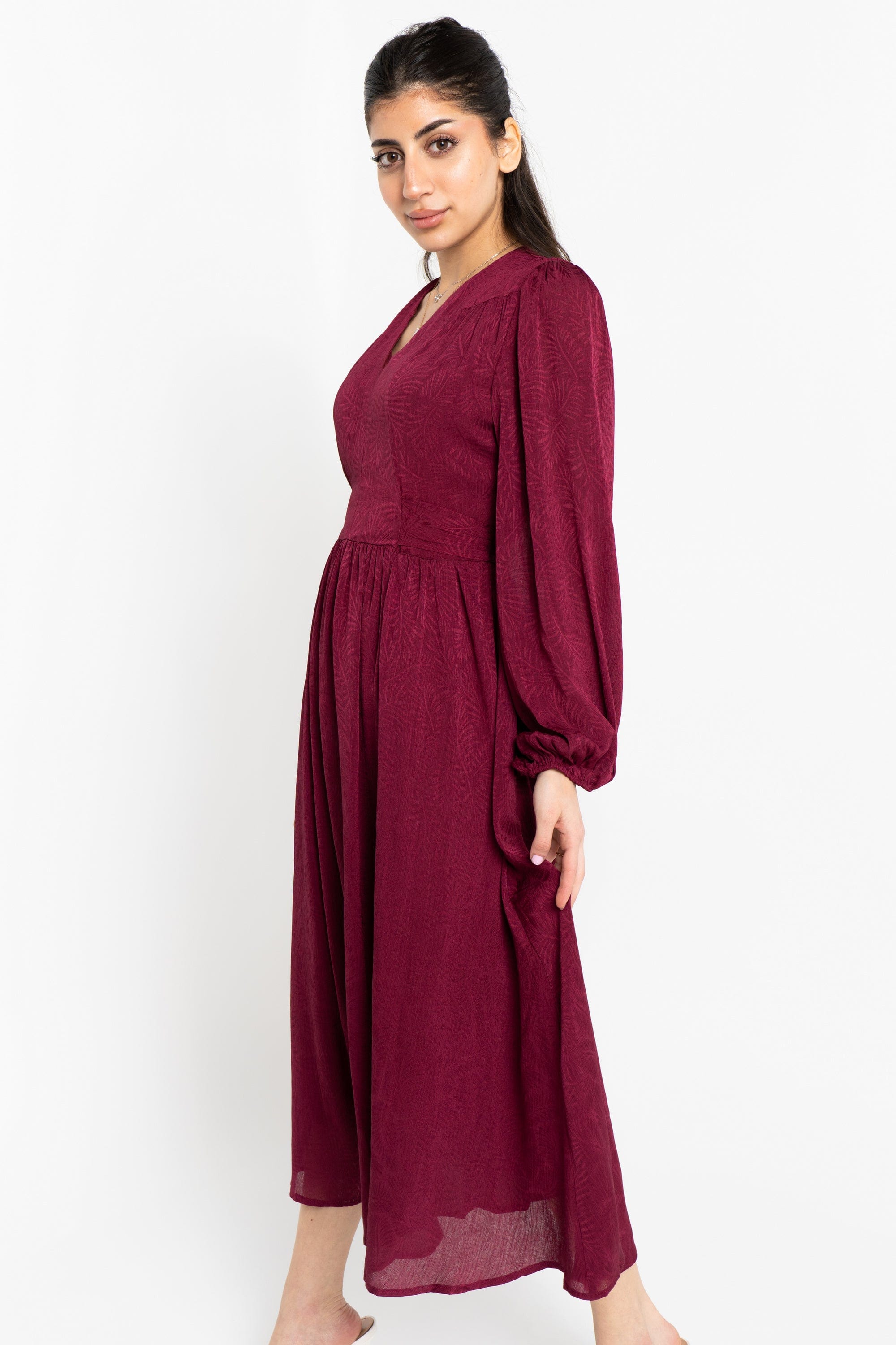 نتشي فستان مخصر سادة كم طويل بفتحة سبعة نسائي