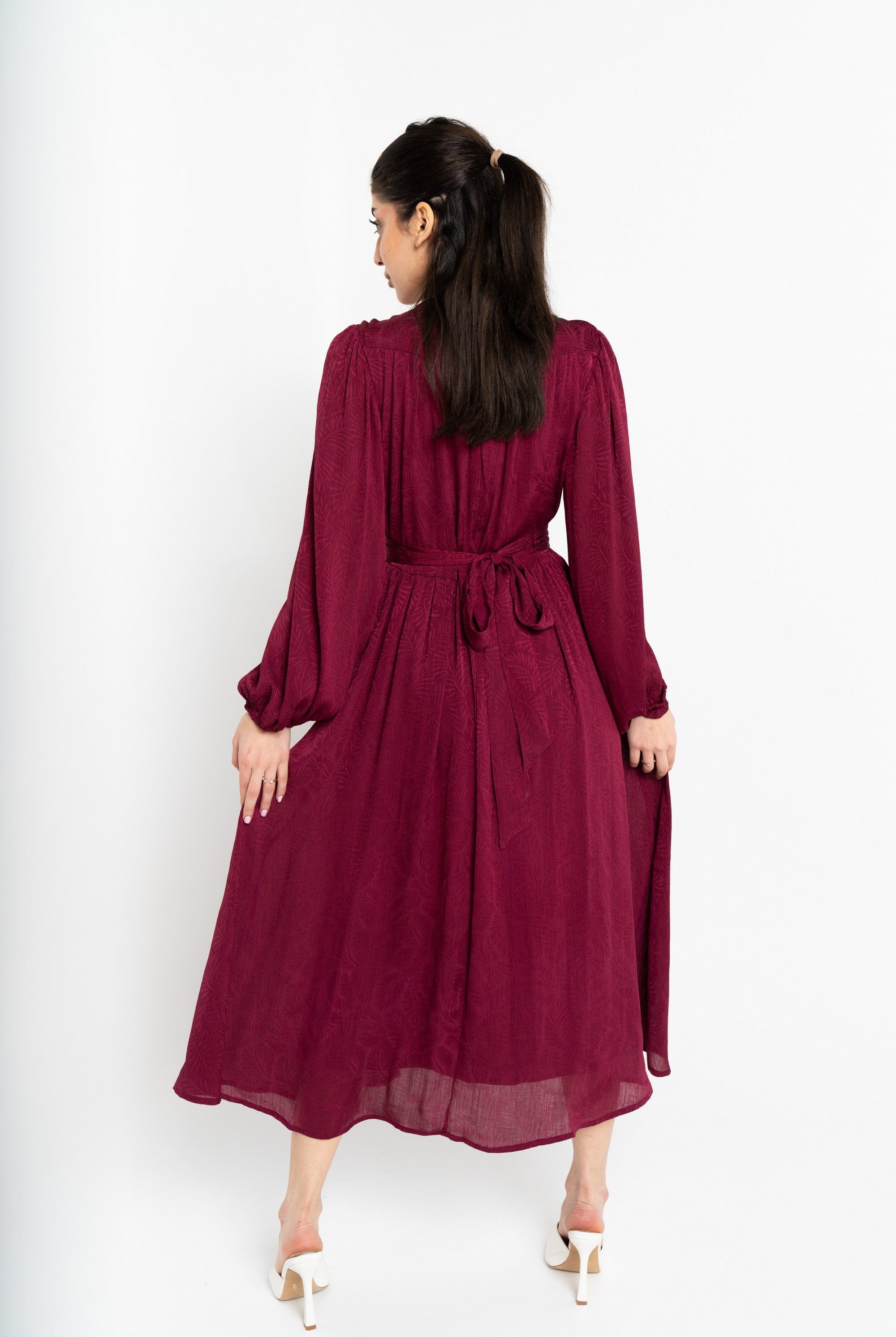 نتشي فستان مخصر سادة كم طويل بفتحة سبعة نسائي