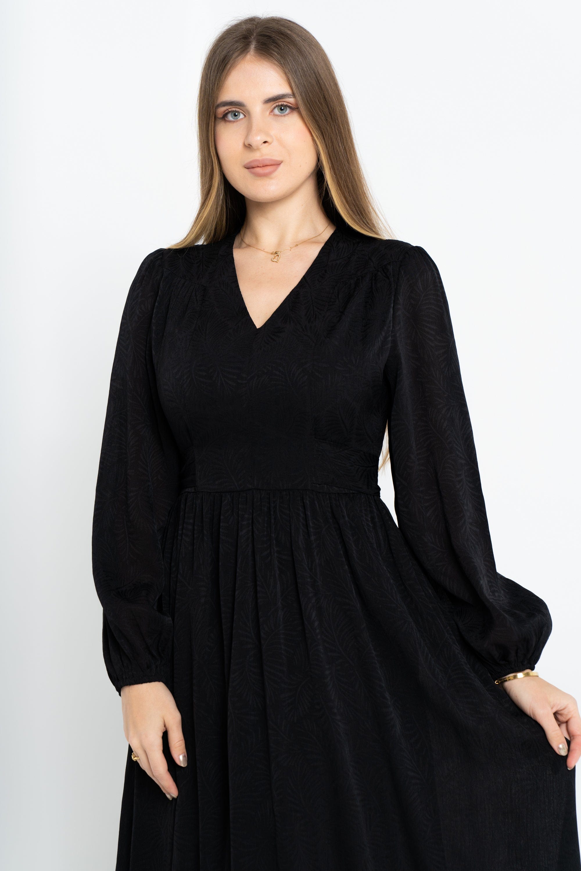 نتشي فستان مخصر سادة كم طويل بفتحة سبعة نسائي