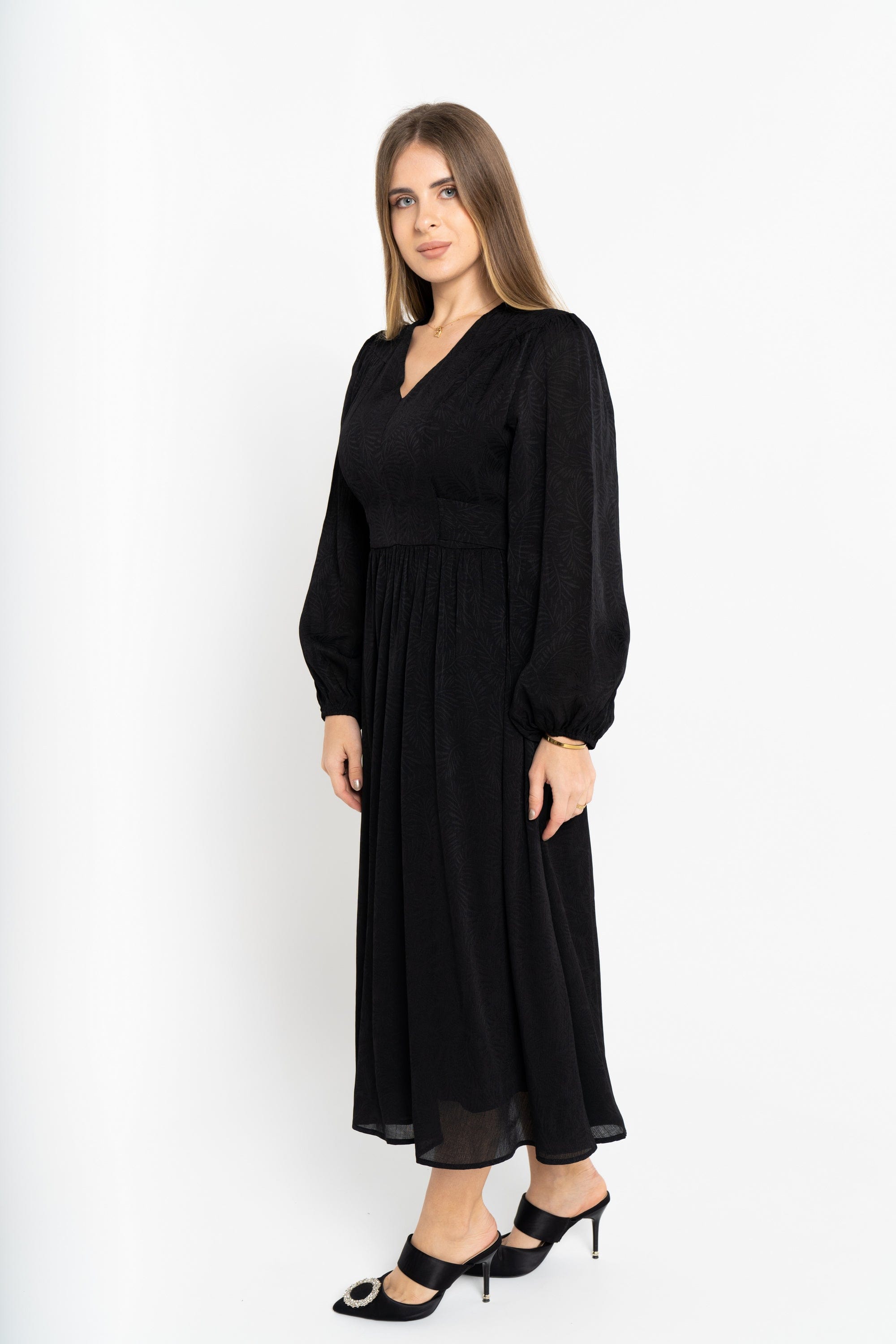 نتشي فستان مخصر سادة كم طويل بفتحة سبعة نسائي