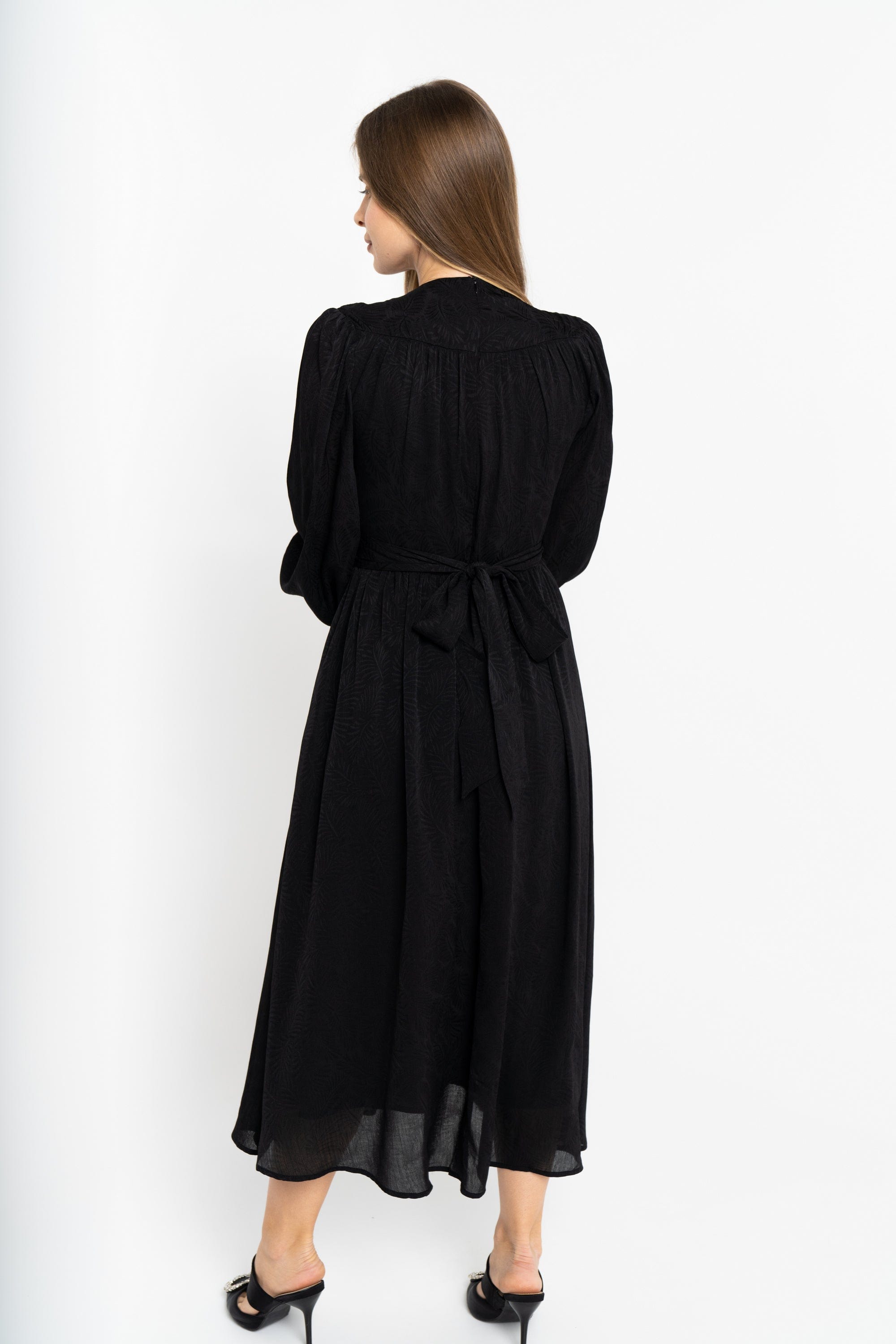 نتشي فستان مخصر سادة كم طويل بفتحة سبعة نسائي