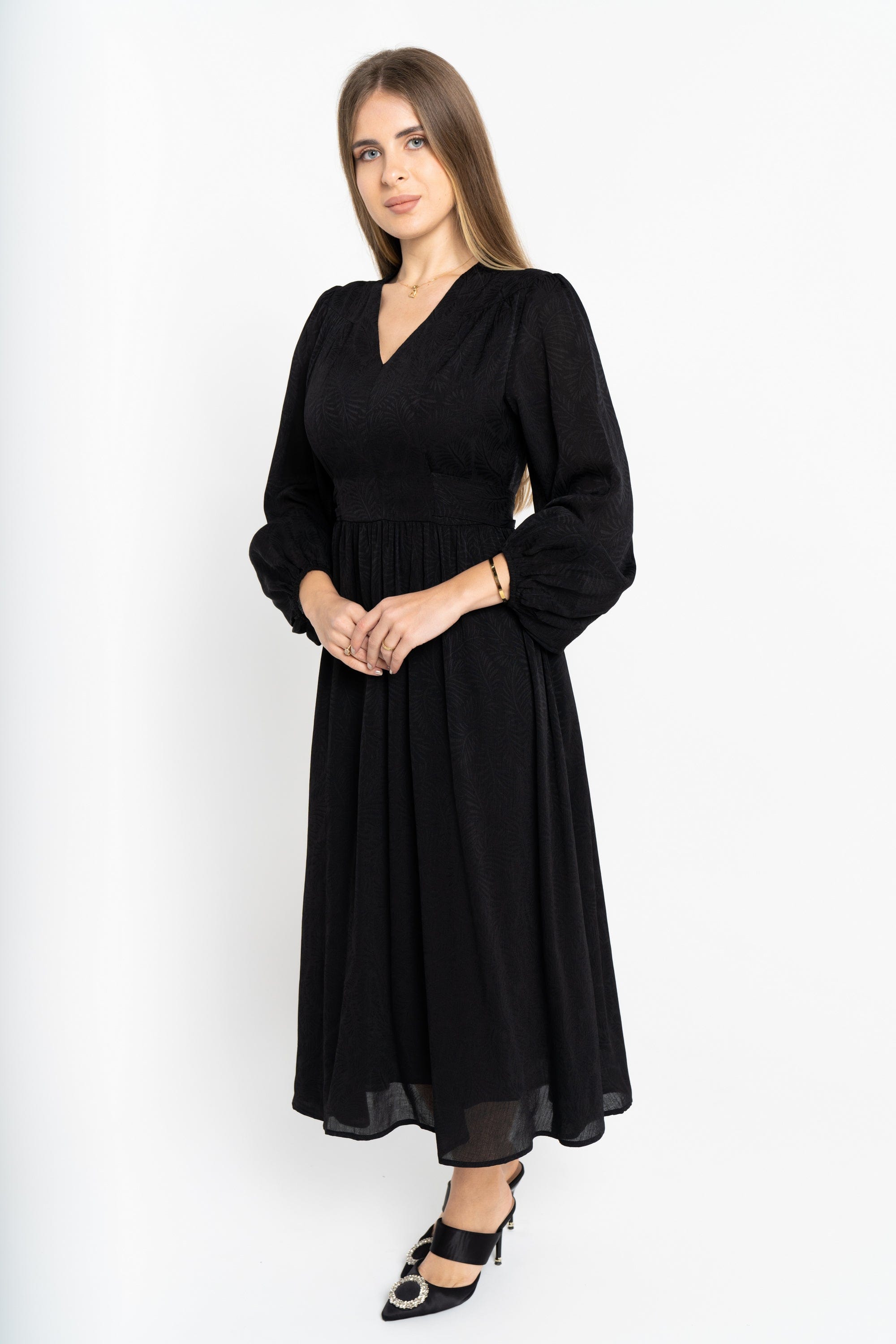 نتشي فستان مخصر سادة كم طويل بفتحة سبعة نسائي