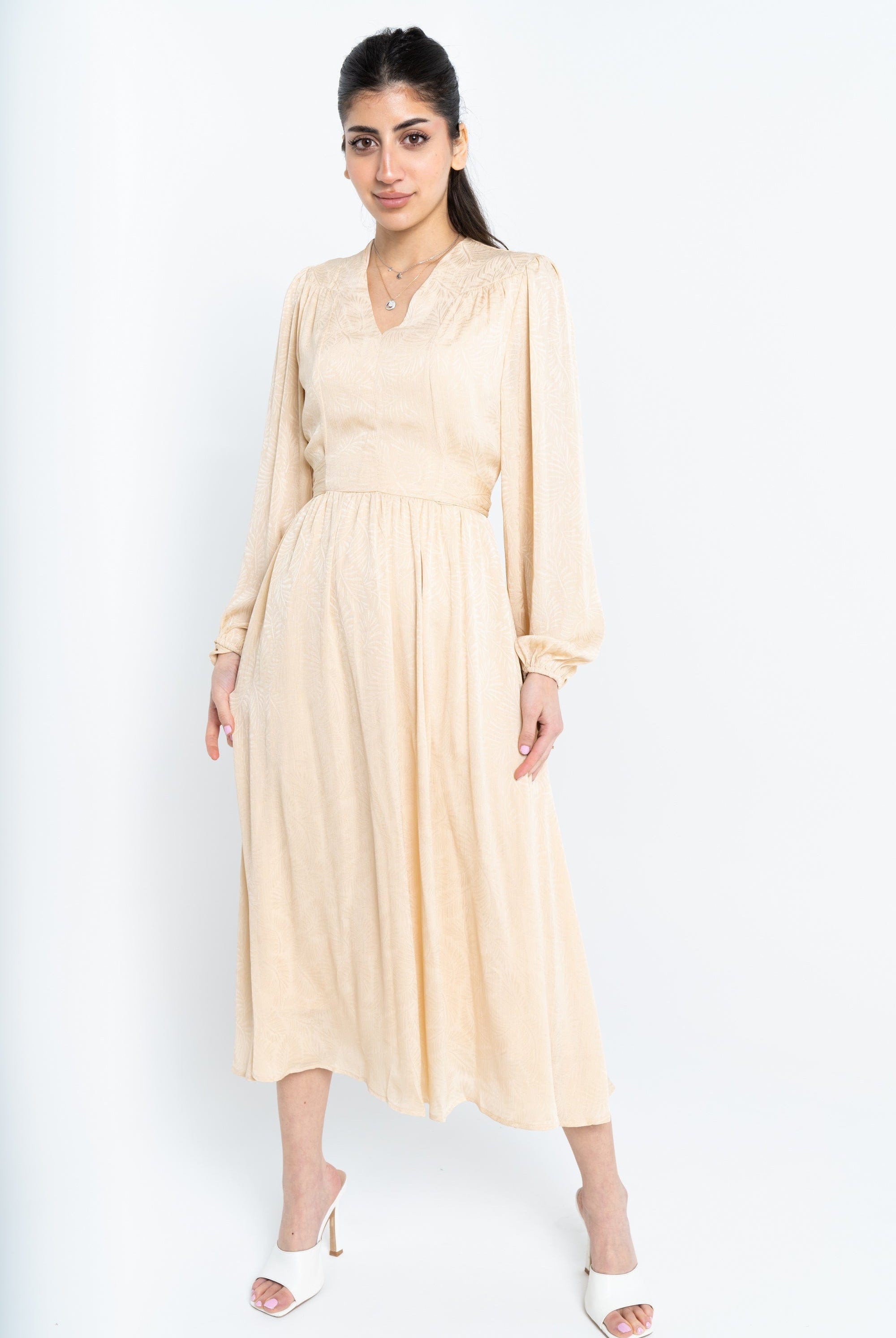 نتشي فستان مخصر سادة كم طويل بفتحة سبعة نسائي