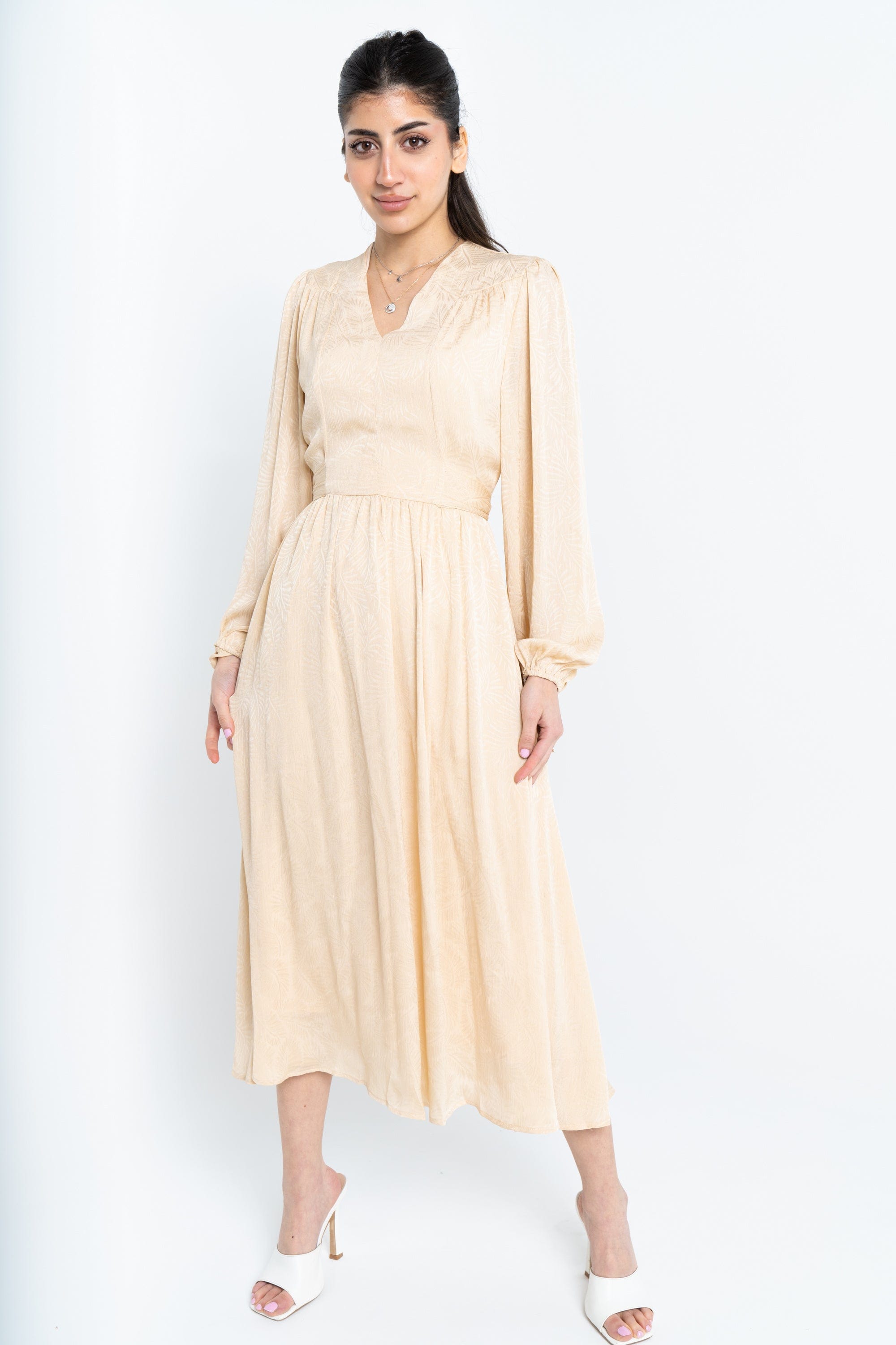 نتشي فستان مخصر سادة كم طويل بفتحة سبعة نسائي