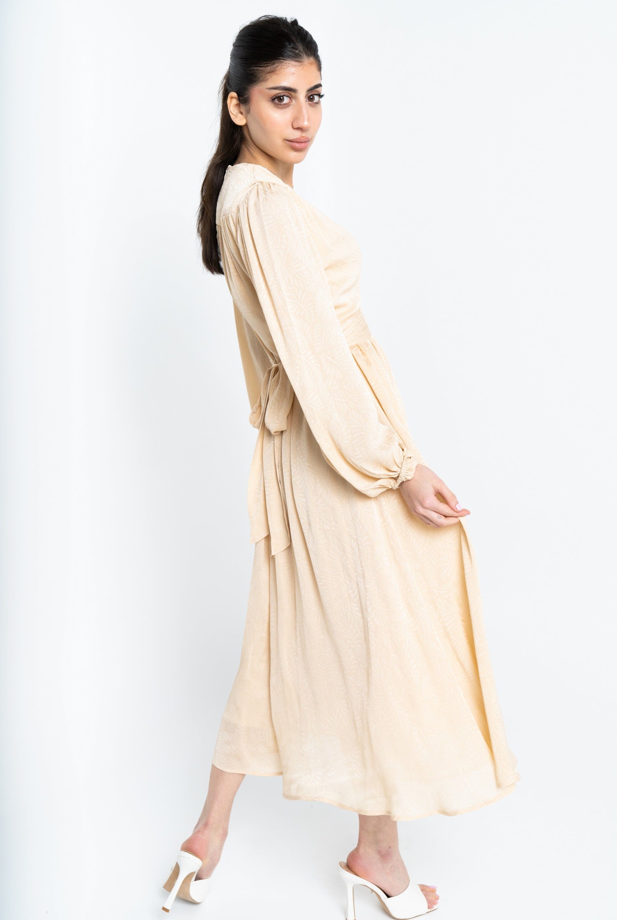 نتشي فستان مخصر سادة كم طويل بفتحة سبعة نسائي