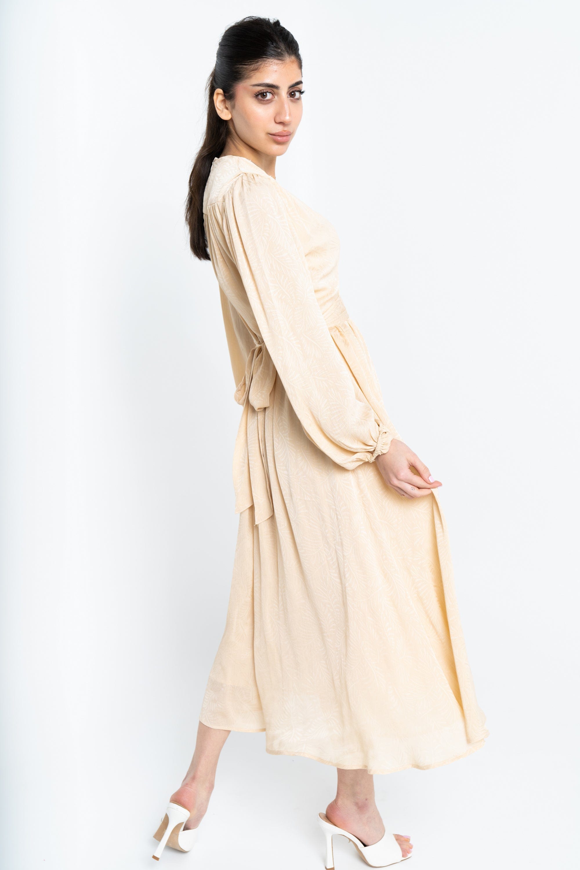 نتشي فستان مخصر سادة كم طويل بفتحة سبعة نسائي