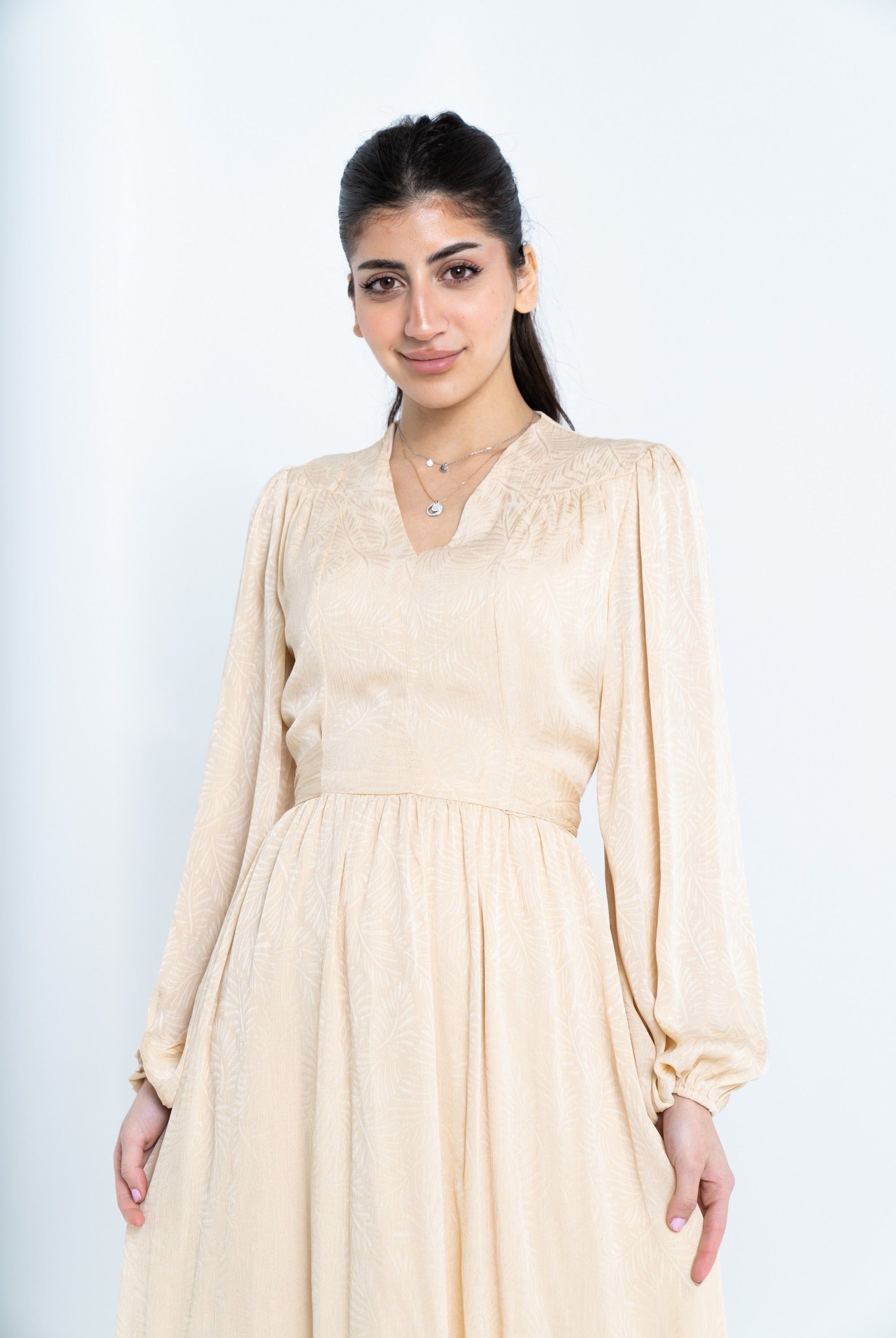 نتشي فستان مخصر سادة كم طويل بفتحة سبعة نسائي