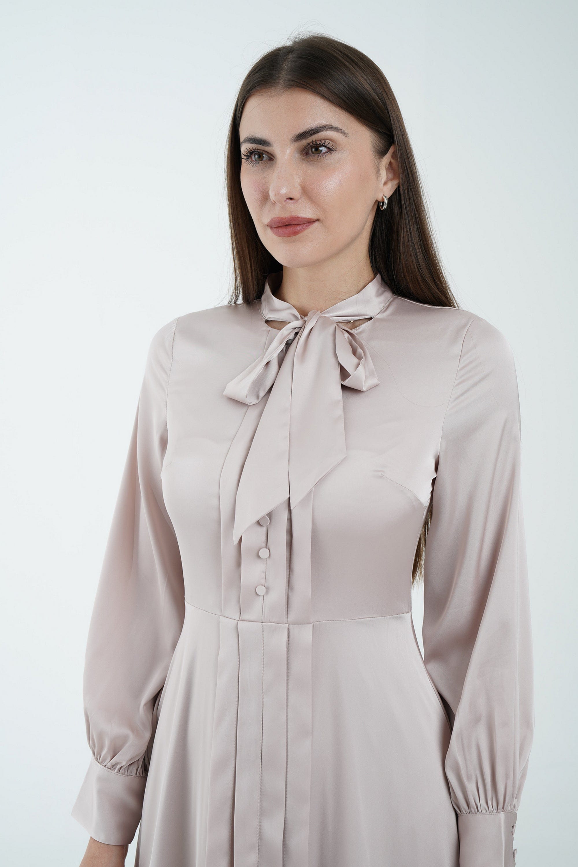 نتشي فستان ماكسي مخصر كلوش من أسفل وياقة فيونكة كم طويل نسائي