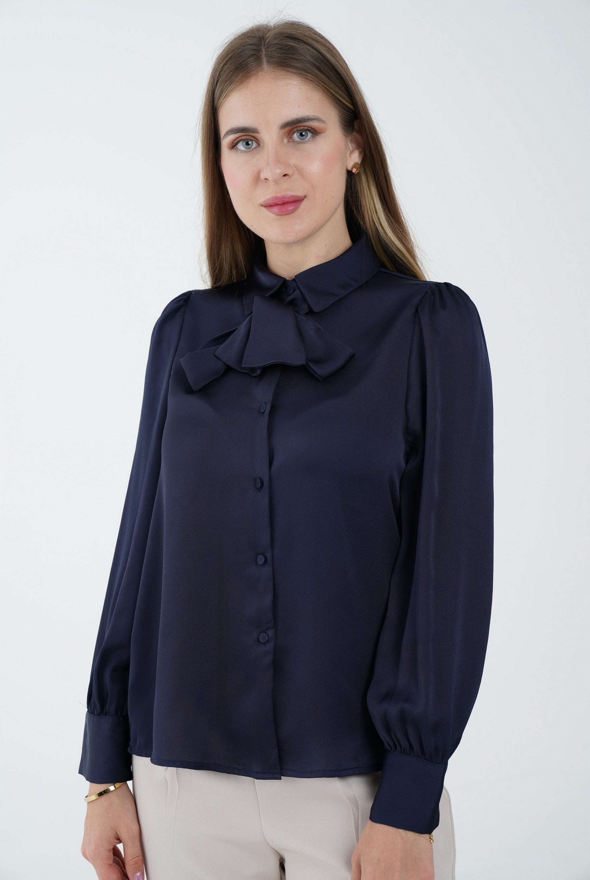 نتشي قميص كلاسيك سادة بأزرار أمامية كم طويل وياقة نسائي