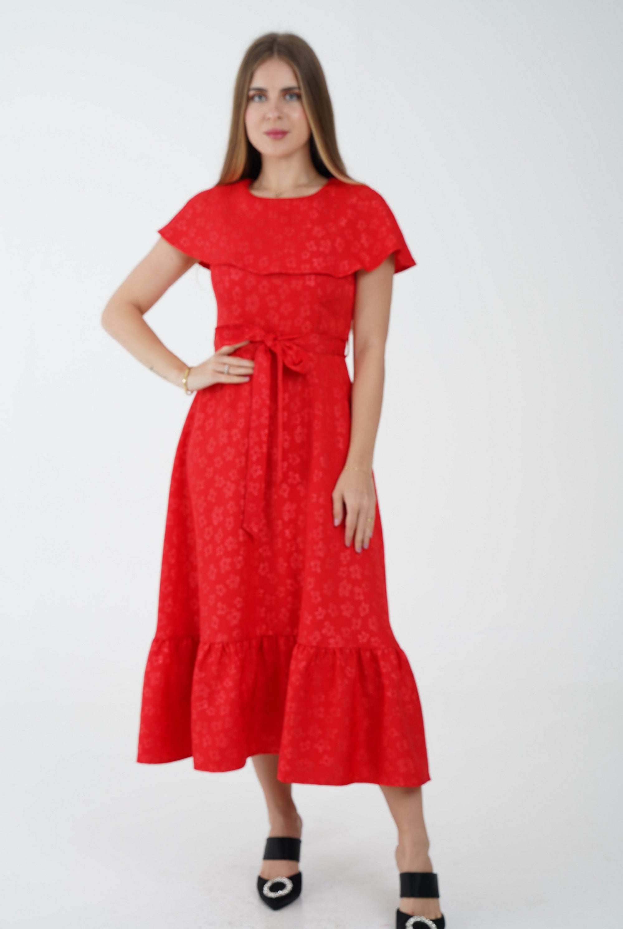 نتشي فستان ميدي أكمام قصير بنمط مزين برباط