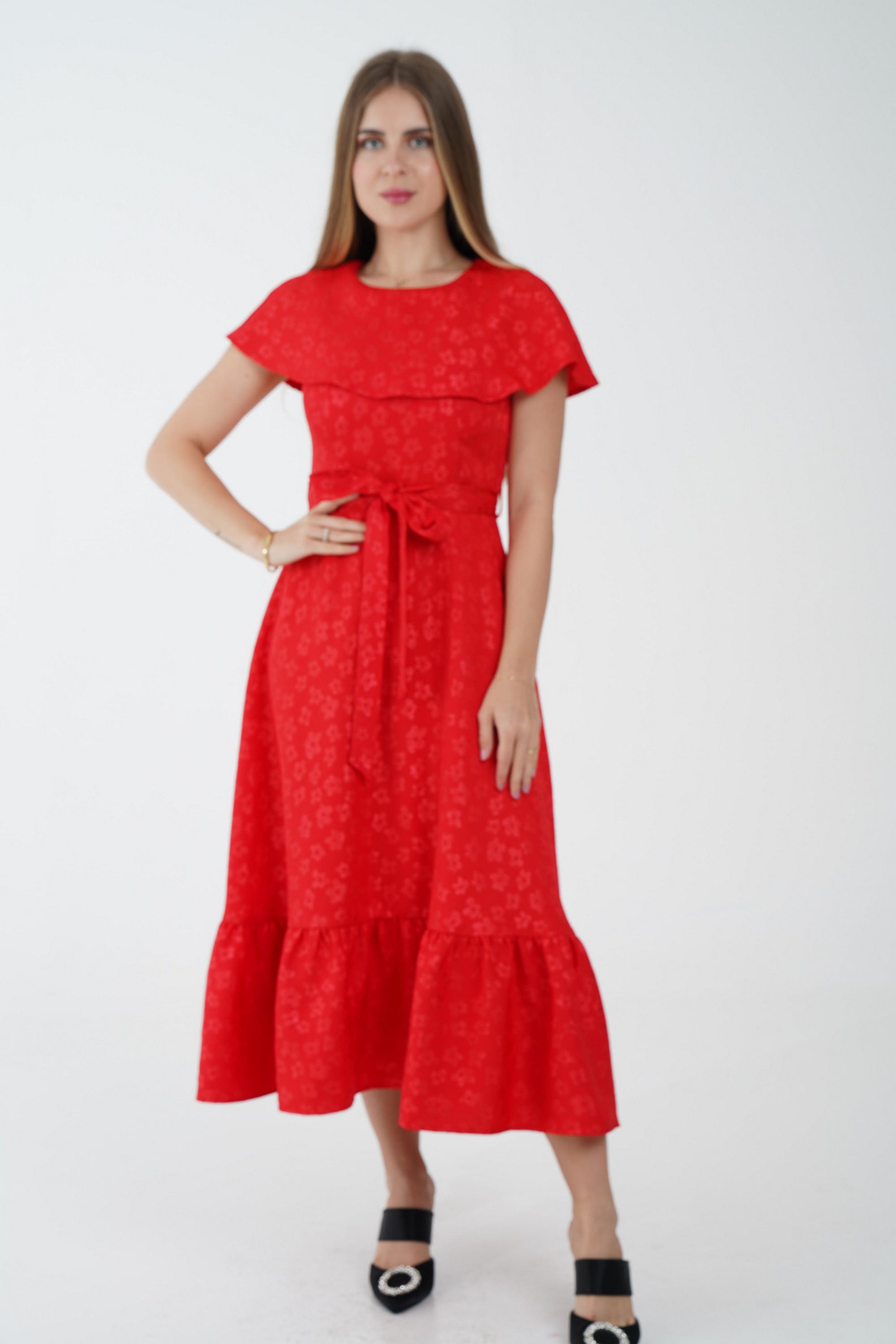 نتشي فستان ميدي أكمام قصير بنمط مزين برباط