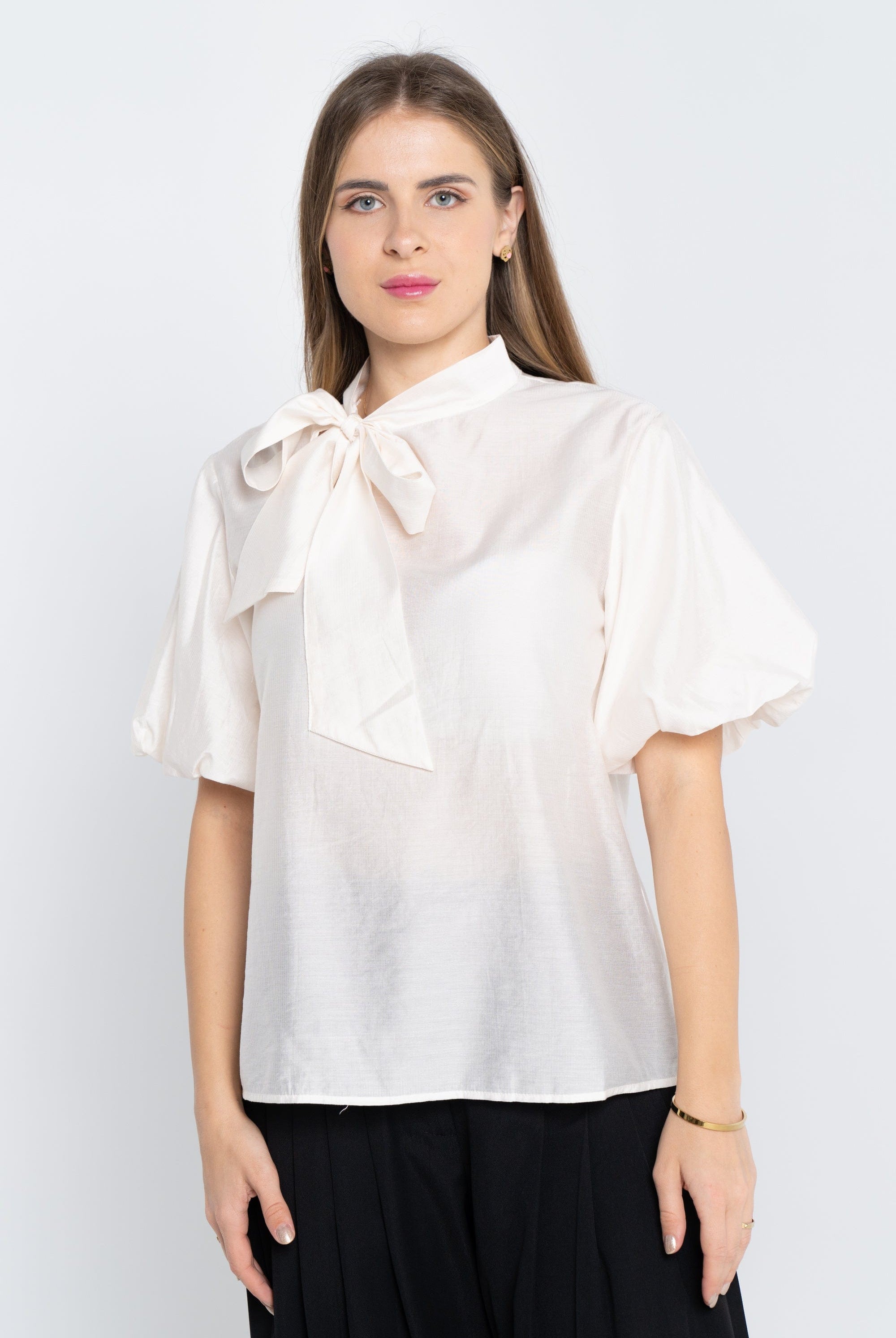 نتشي بلوزة سادة نسائي نص كم بف مع ياقة على شكل فيونكة