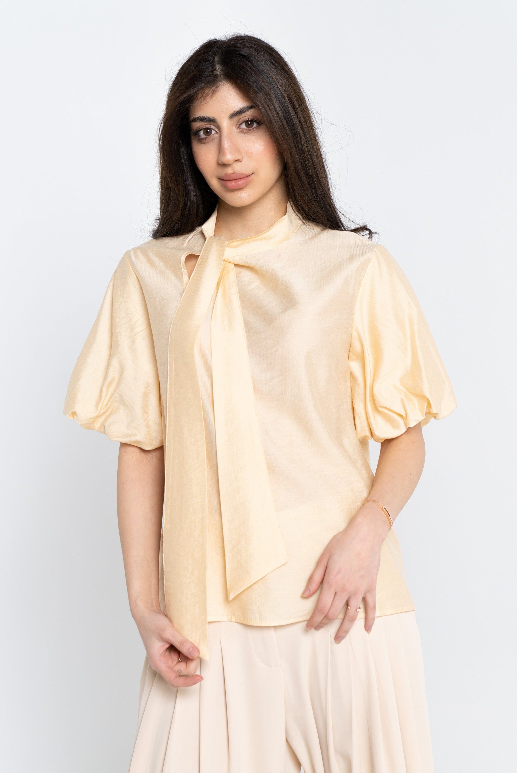 نتشي بلوزة سادة نسائي نص كم بف مع ياقة على شكل فيونكة