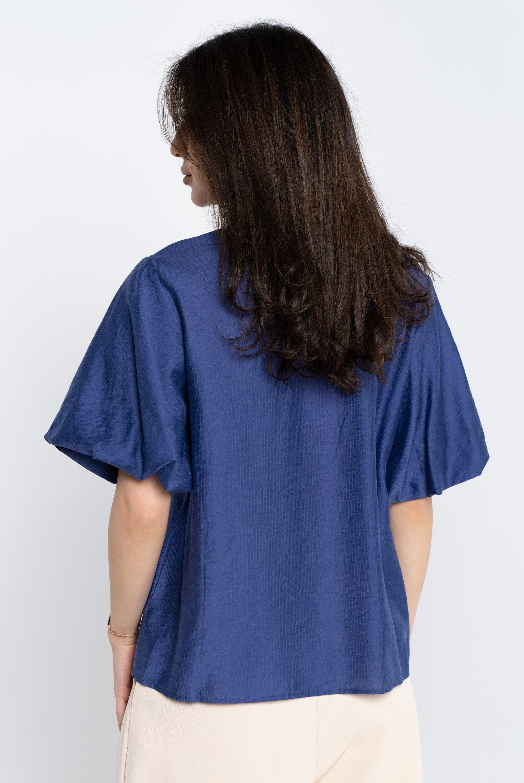 نتشي بلوزة سادة نسائي نص كم بف مع ياقة على شكل فيونكة