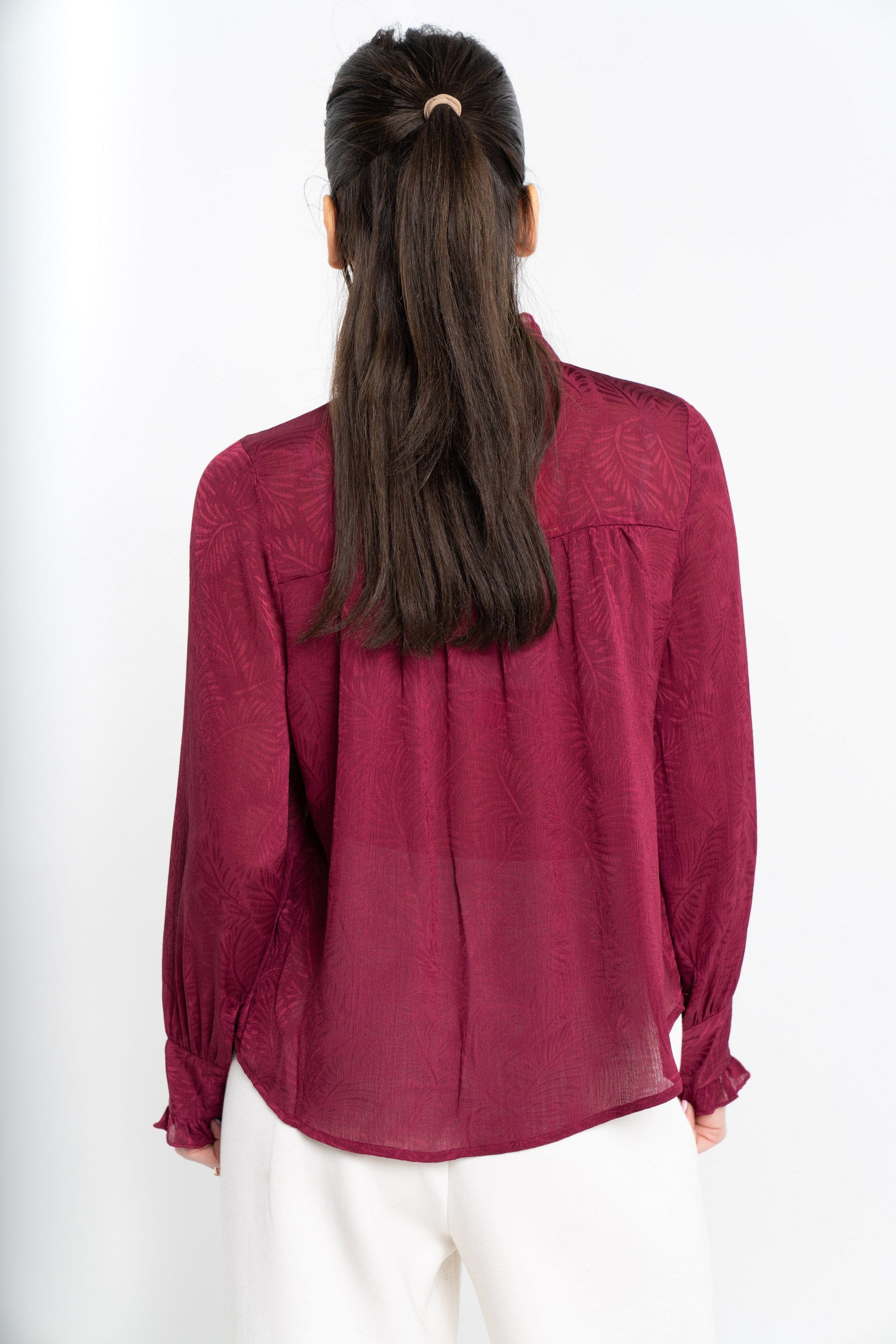 نتشي بلوزة سادة كم طويل بف نسائي