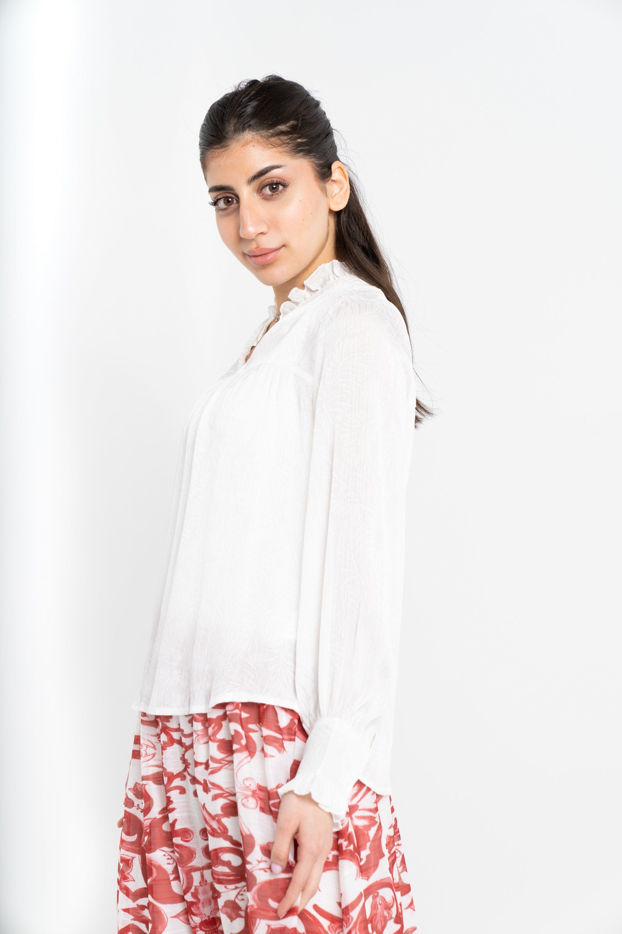 نتشي بلوزة سادة كم طويل بف نسائي