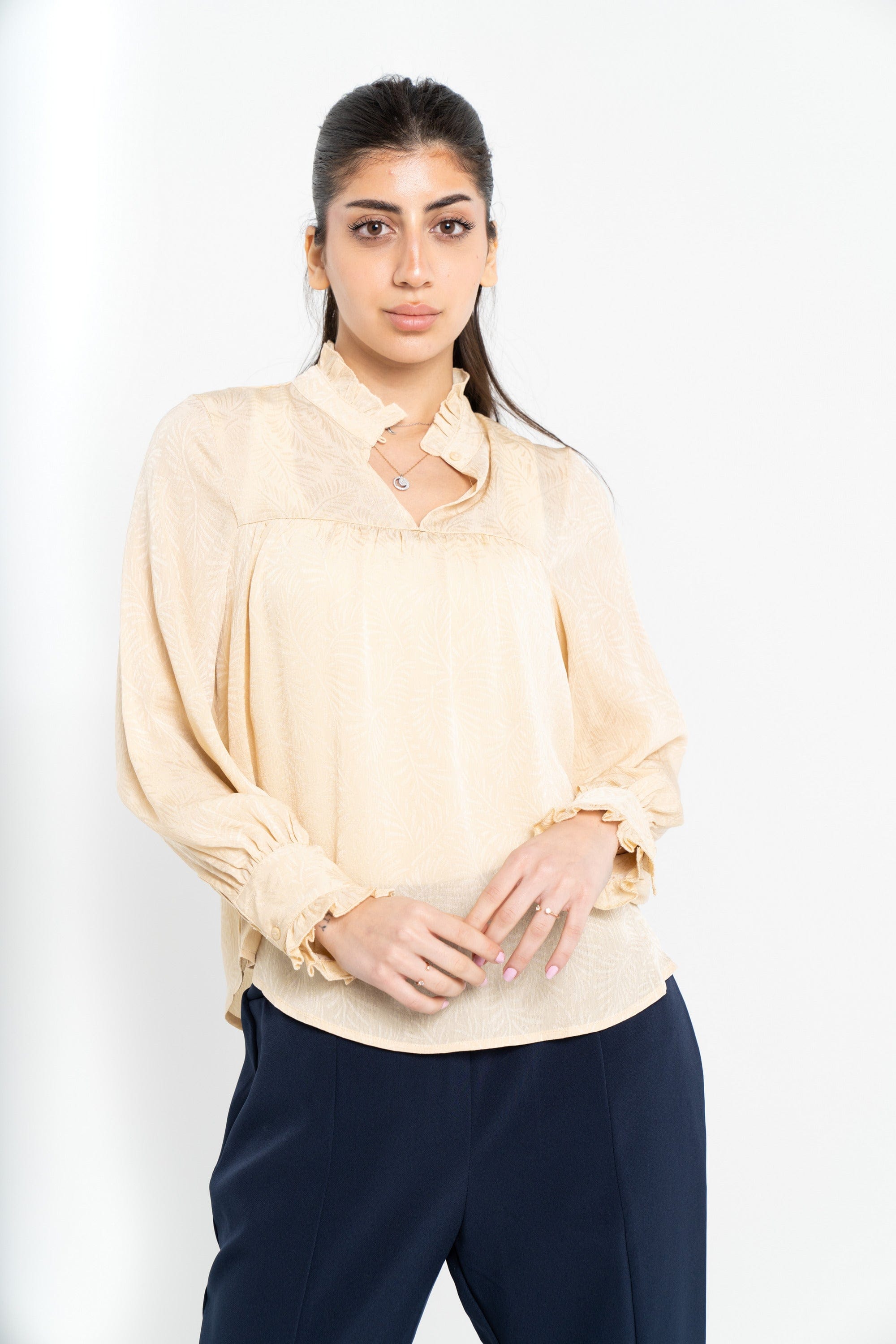 نتشي بلوزة سادة كم طويل بف نسائي