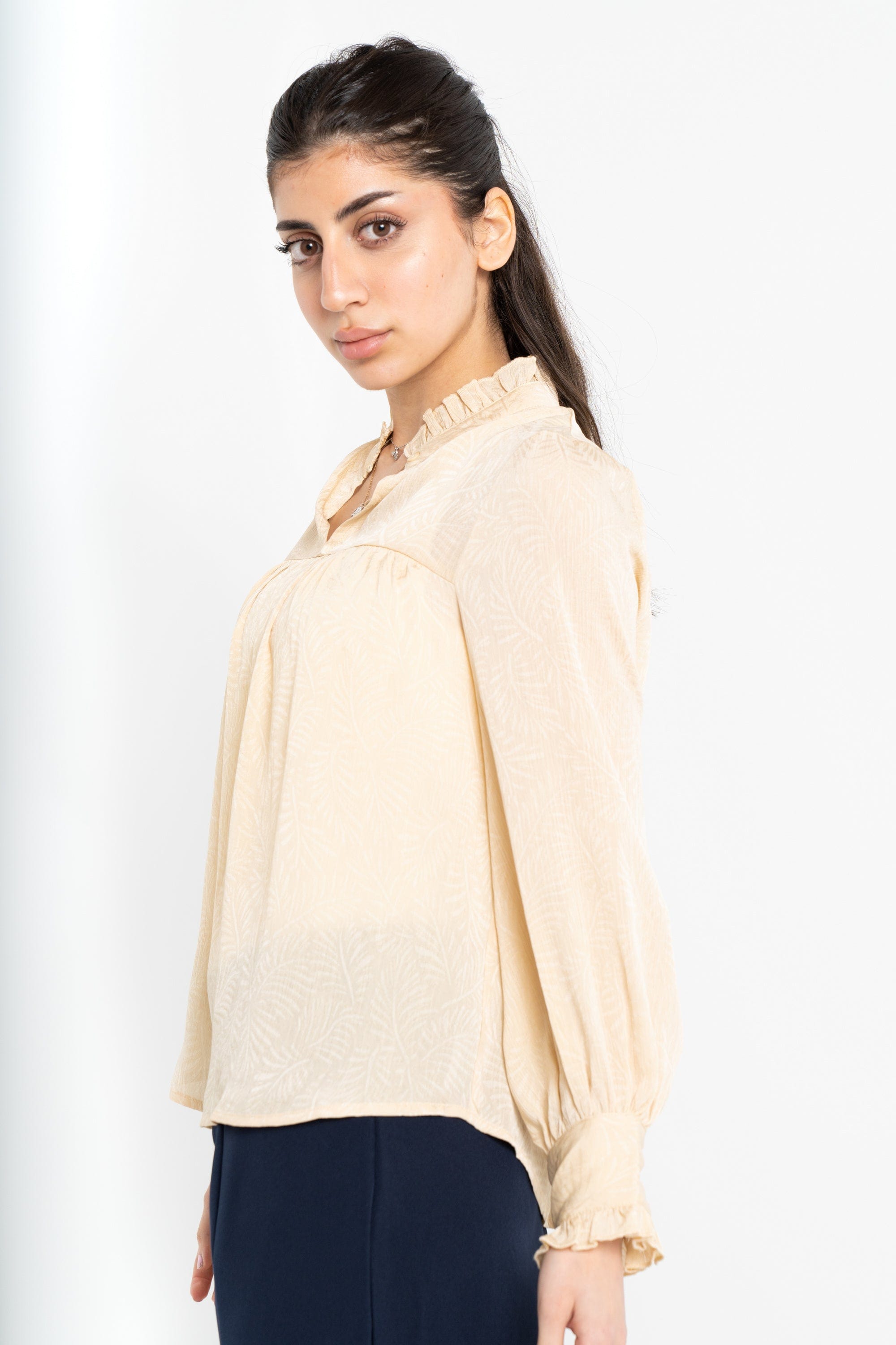 نتشي بلوزة سادة كم طويل بف نسائي