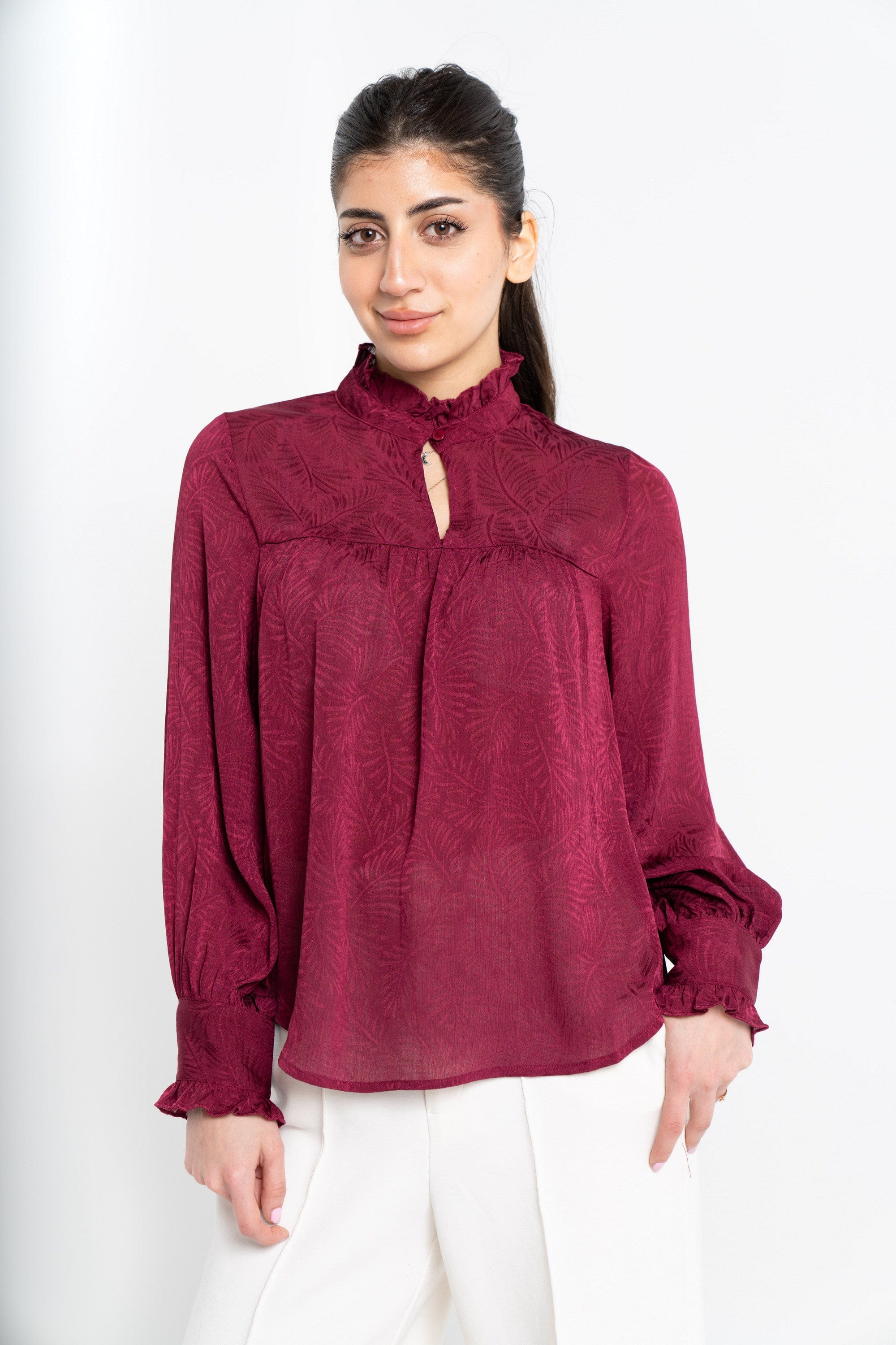 نتشي بلوزة سادة كم طويل بف نسائي