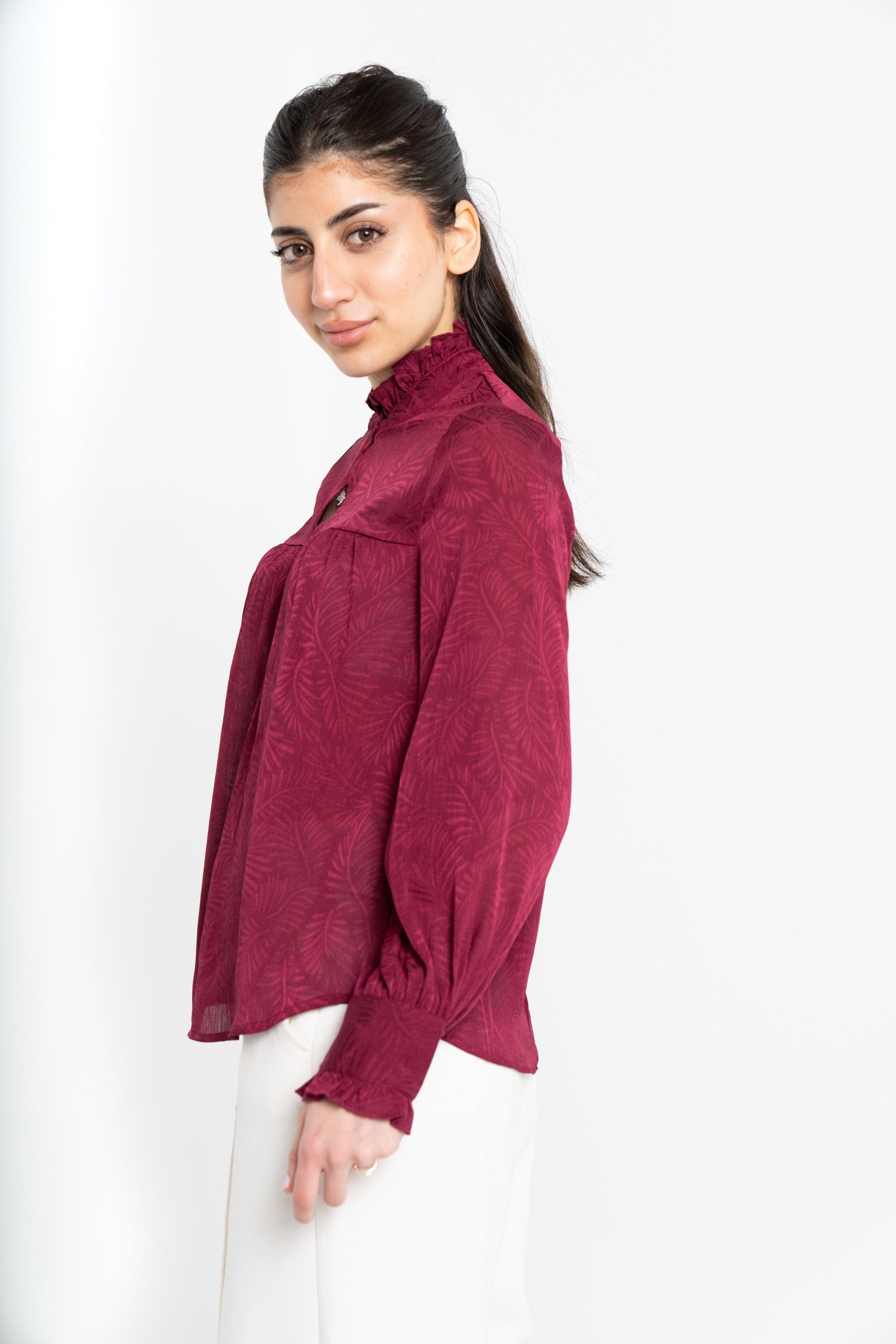 نتشي بلوزة سادة كم طويل بف نسائي