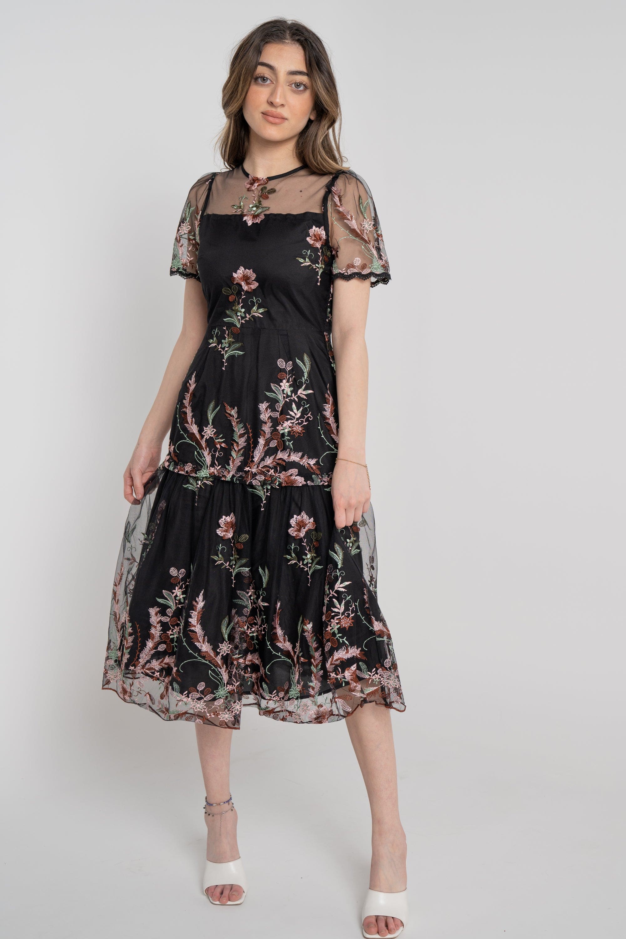 نتشي فستان ميدي شفاف مطرز مبطن نص كم نسائي