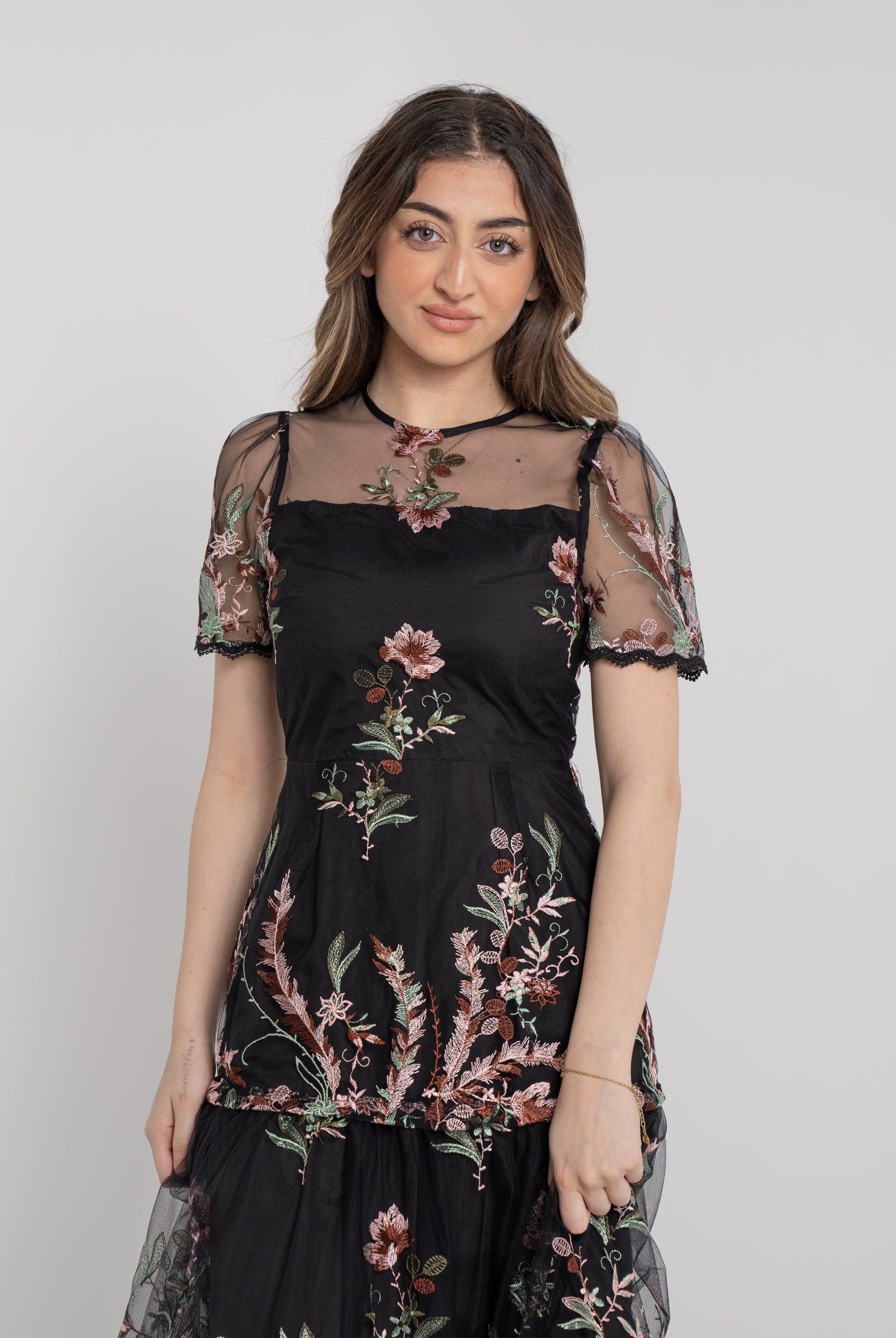 نتشي فستان ميدي شفاف مطرز مبطن نص كم نسائي