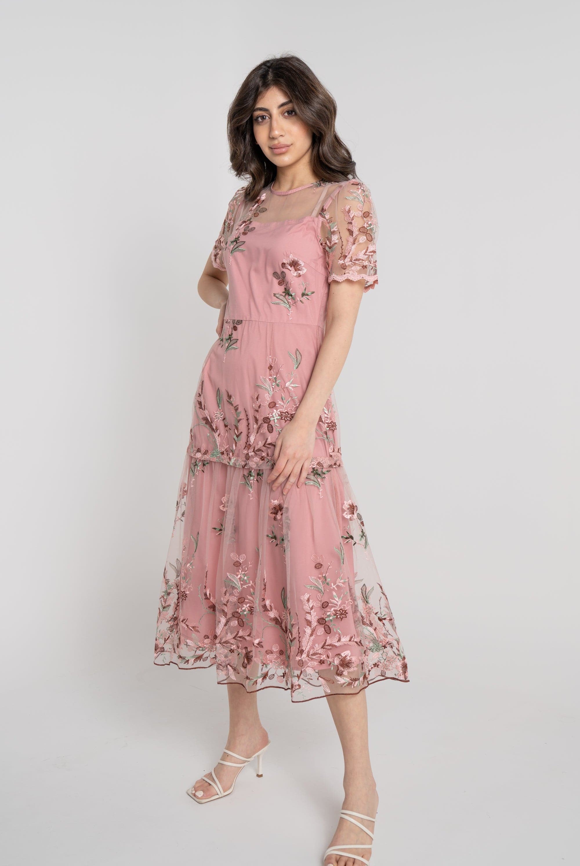 نتشي فستان ميدي شفاف مطرز مبطن نص كم نسائي