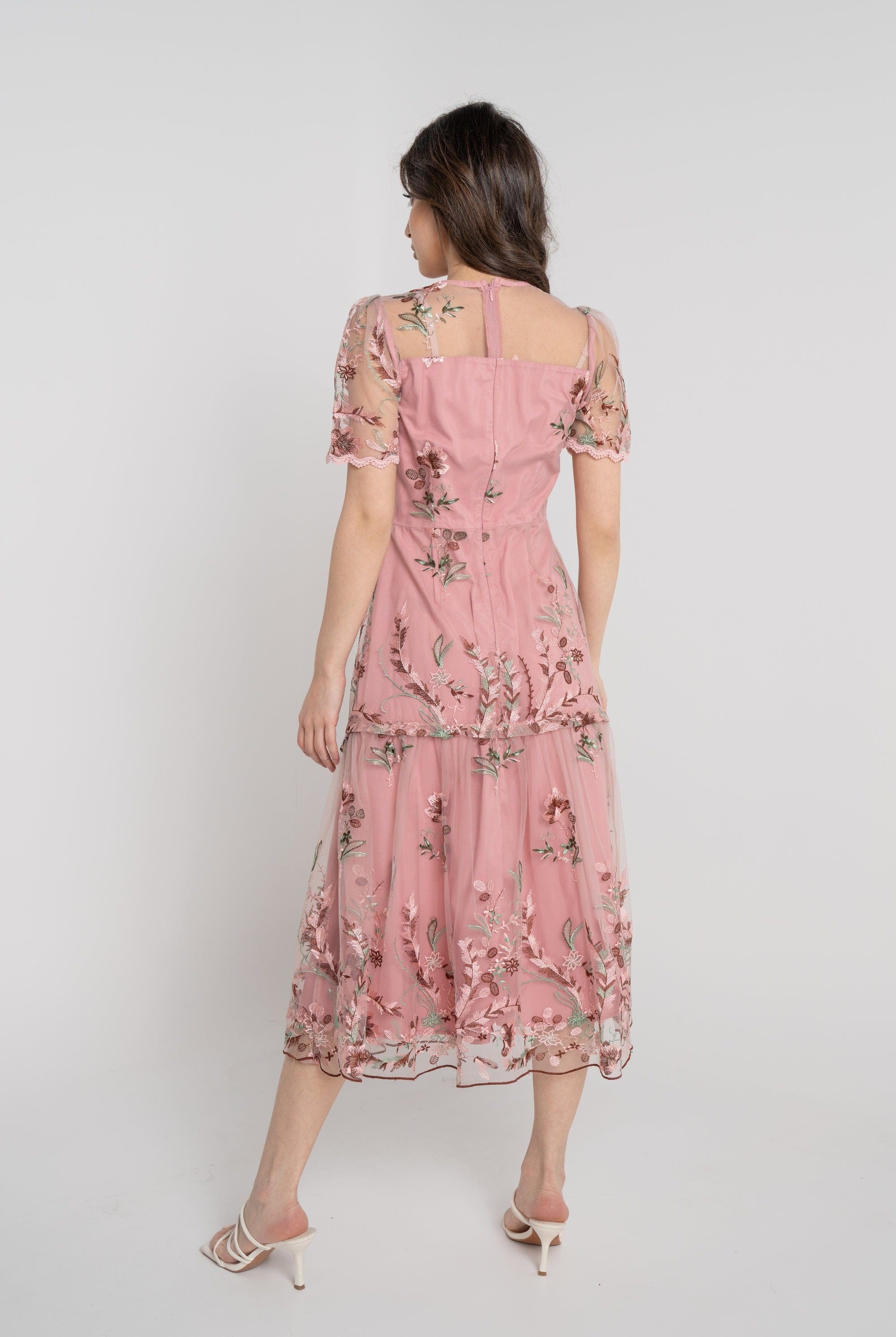 نتشي فستان ميدي شفاف مطرز مبطن نص كم نسائي