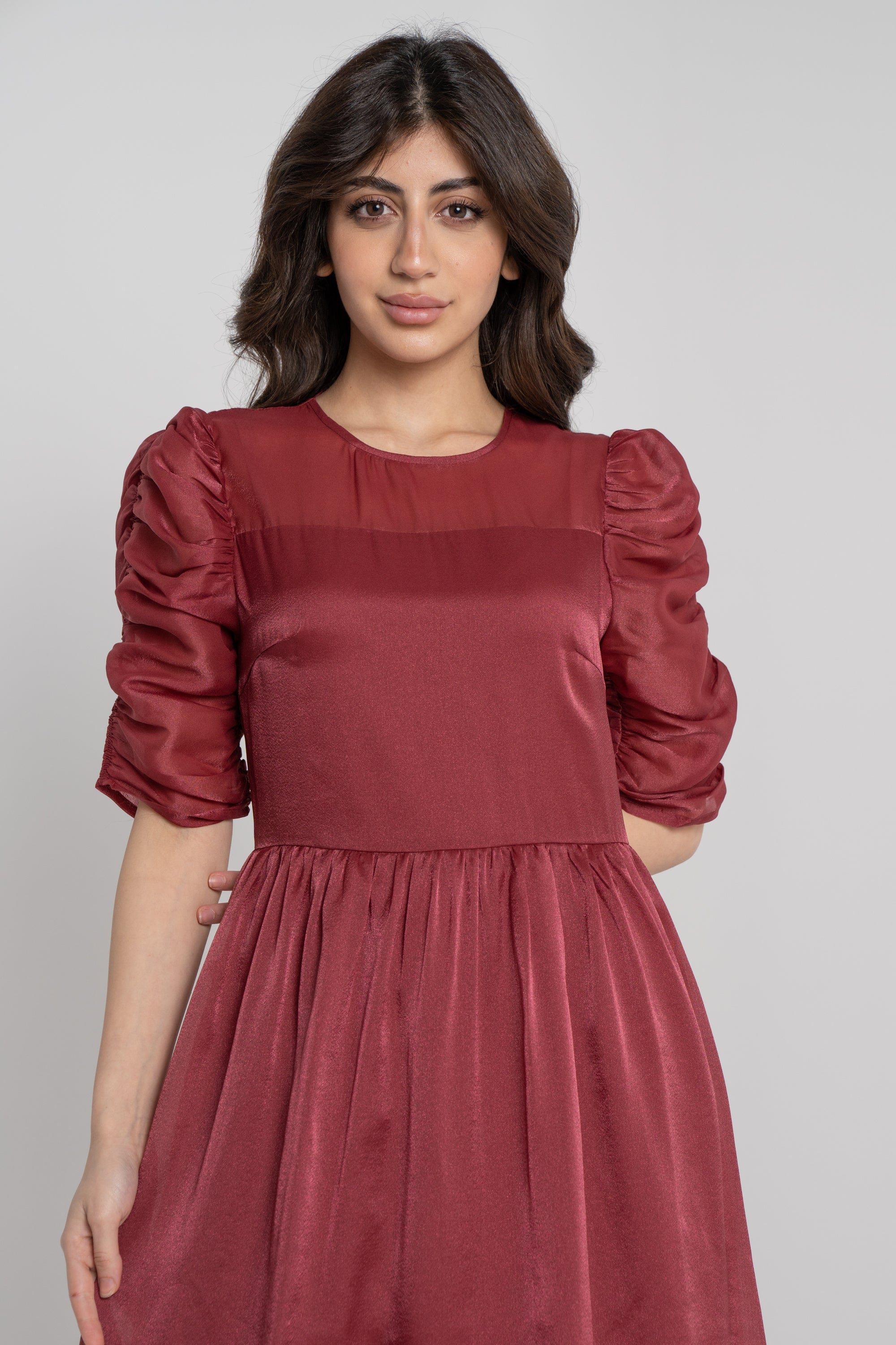 نتشي فستان ميدي سادة نص كم مكشكش نسائي