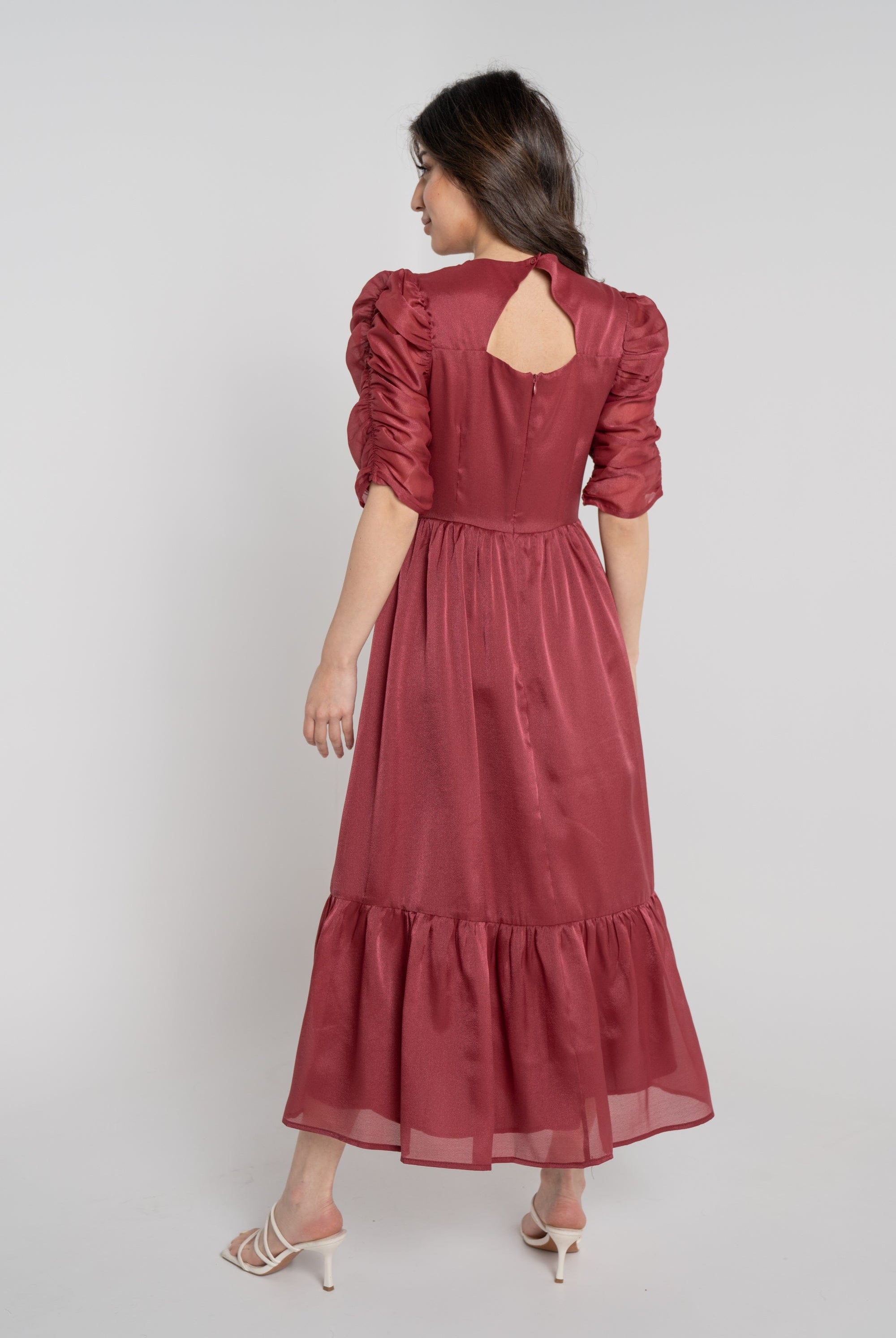 نتشي فستان ميدي سادة نص كم مكشكش نسائي