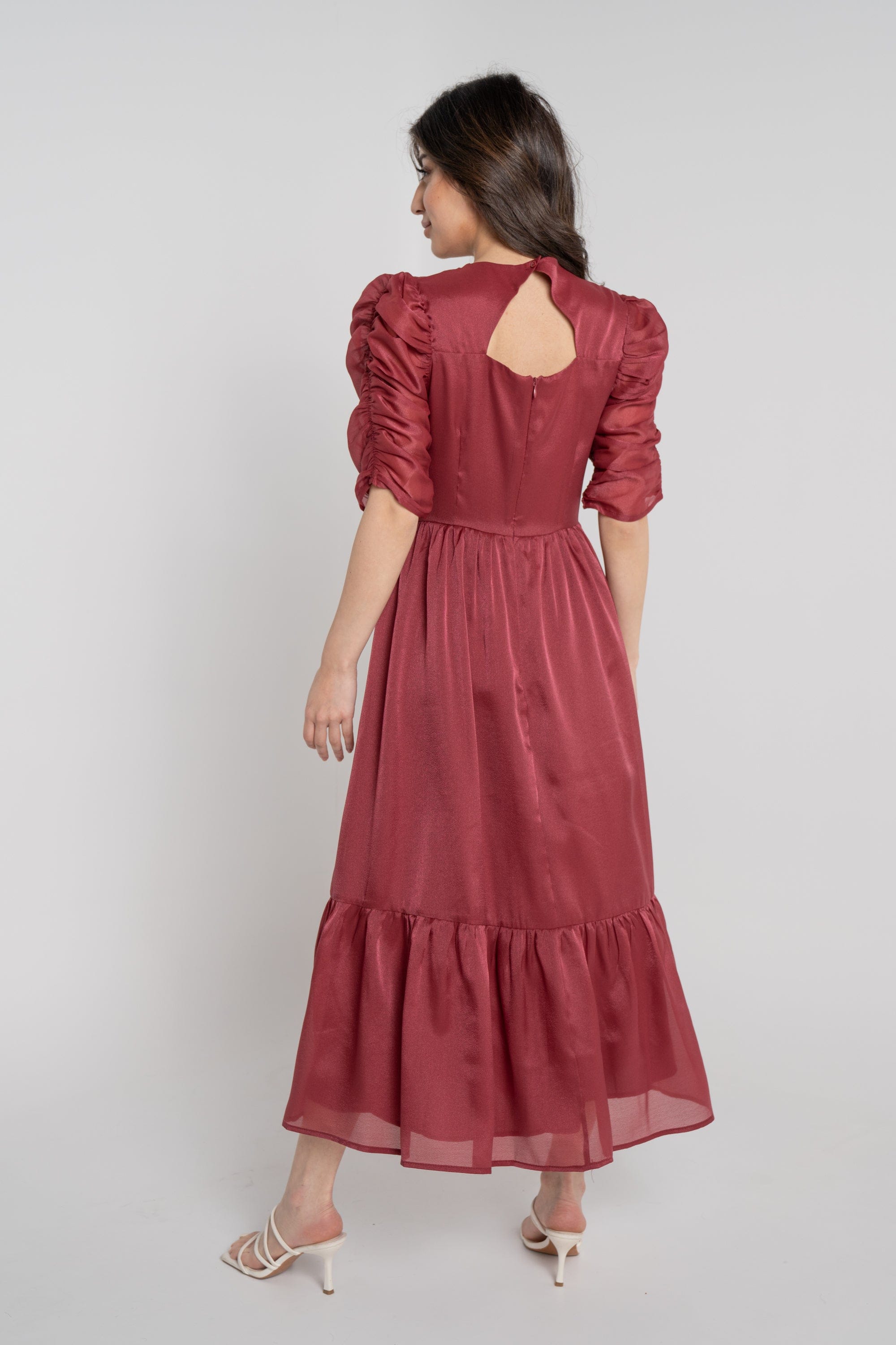 نتشي فستان ميدي سادة نص كم مكشكش نسائي