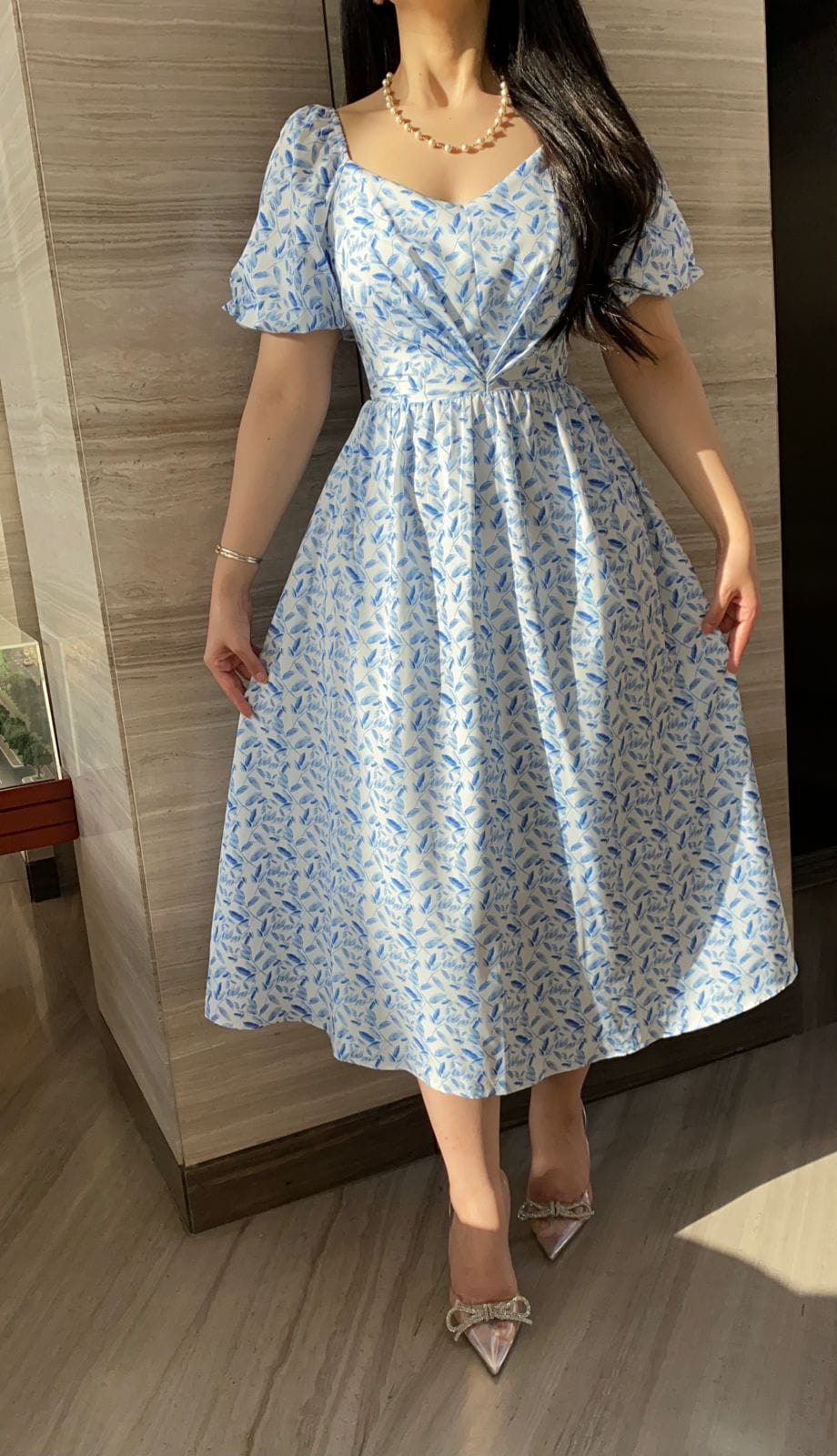 ميكا فستان ميدي بأكمام قصيرة مشجر بفتحة صدر عميقة