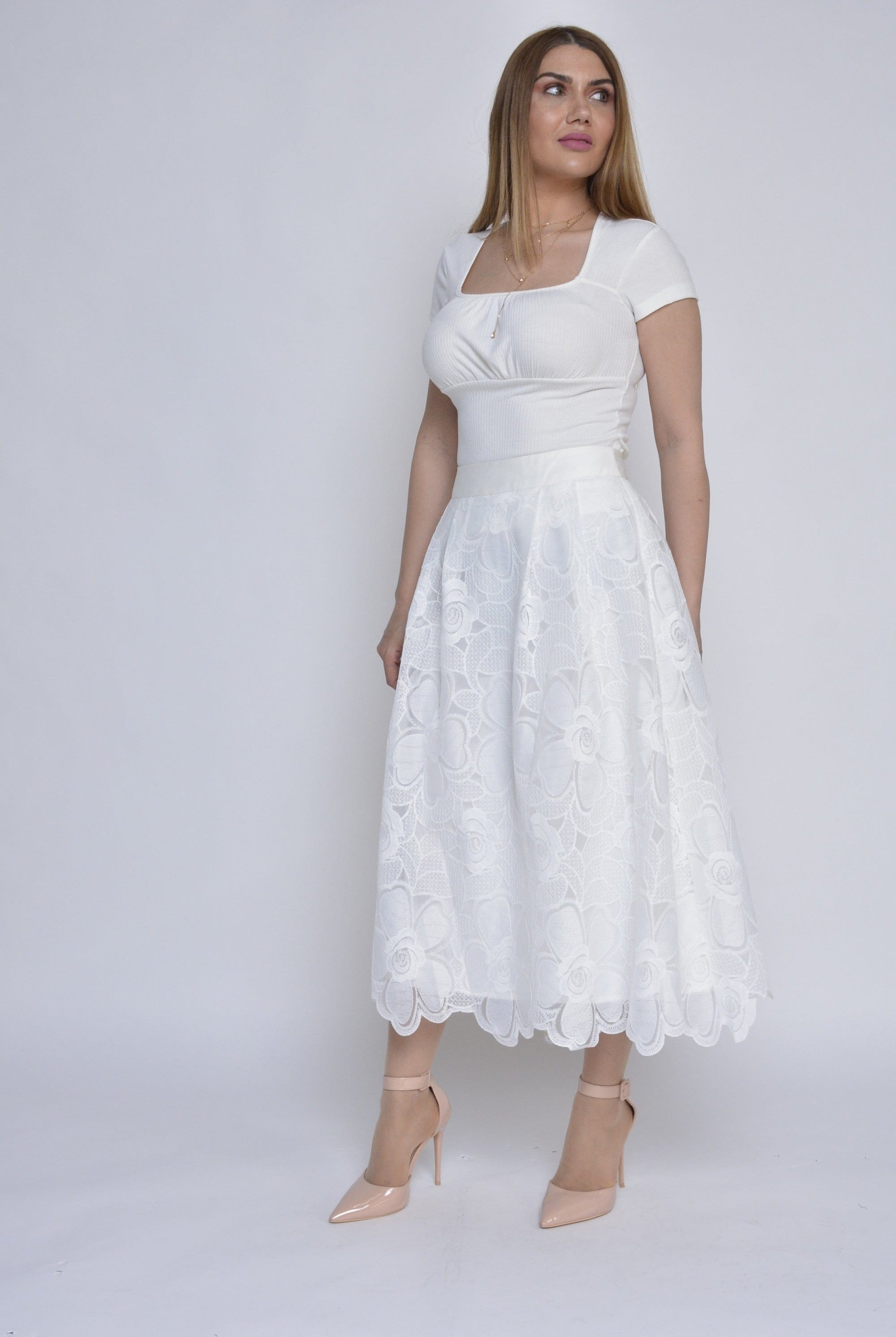 نتشي بلوزة قصيرة بأكمام قصيرة وياقة مربعة نسائية