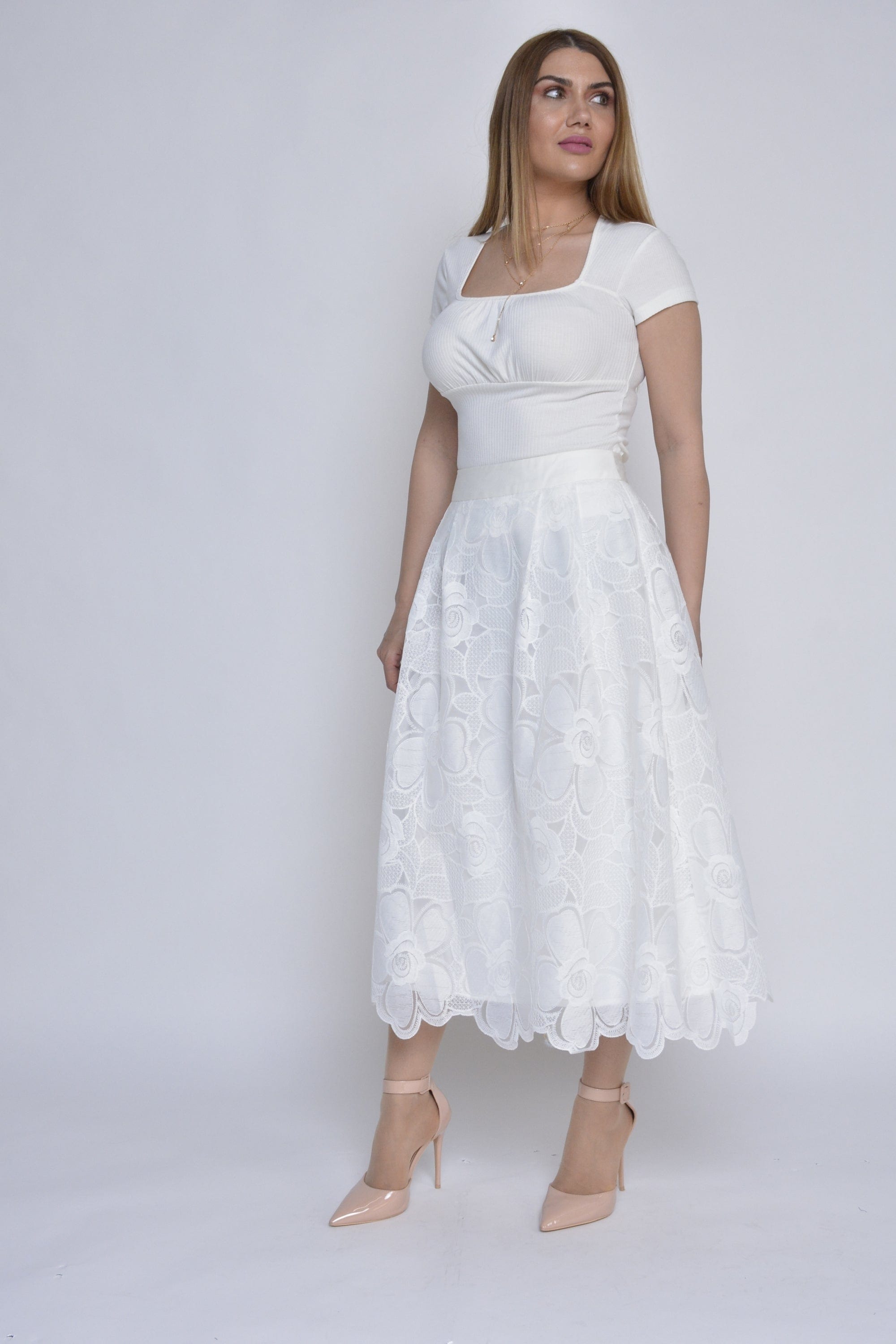 نتشي بلوزة قصيرة بأكمام قصيرة وياقة مربعة نسائية