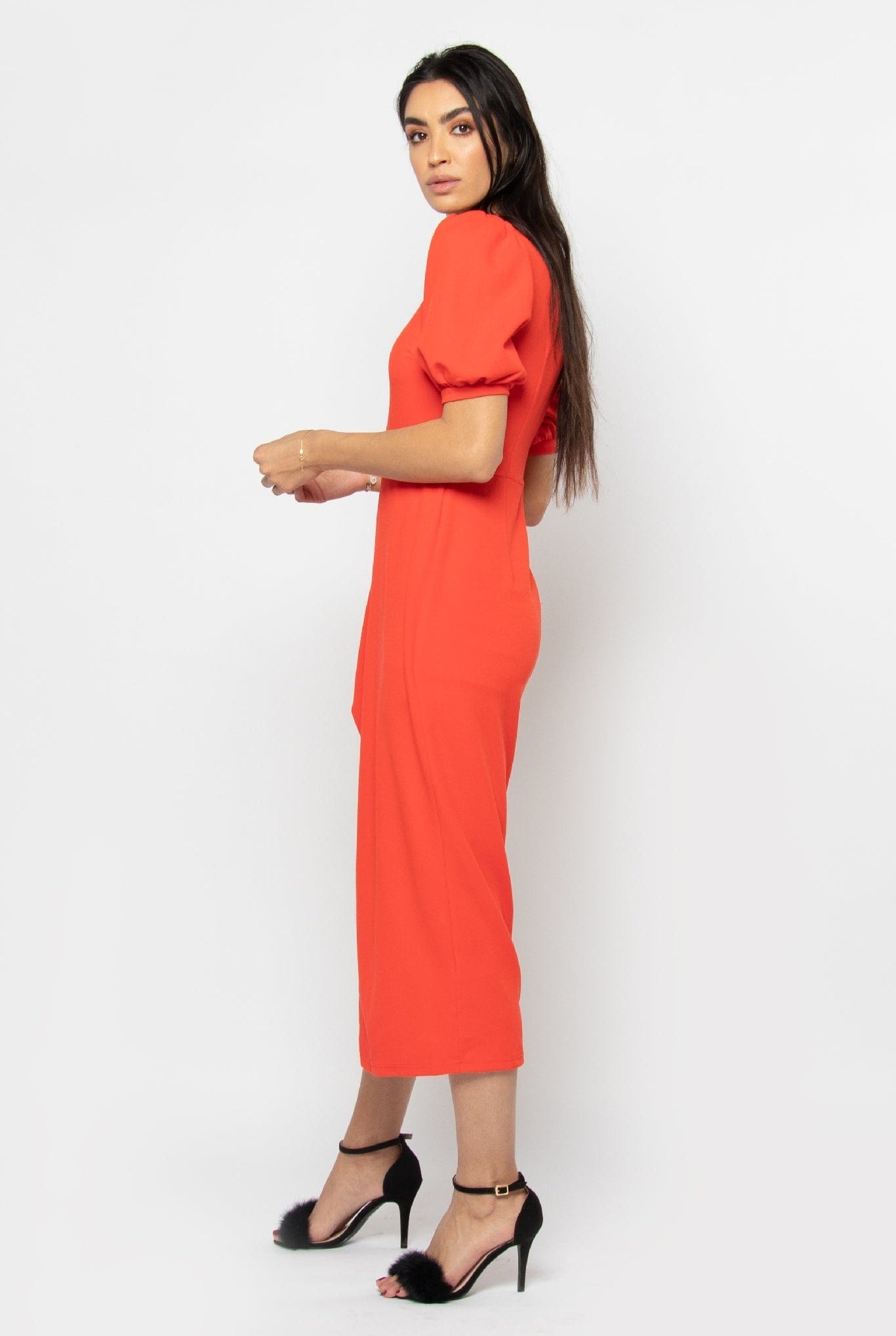 نتشي فستان ميدي نص كم طبقات سادة