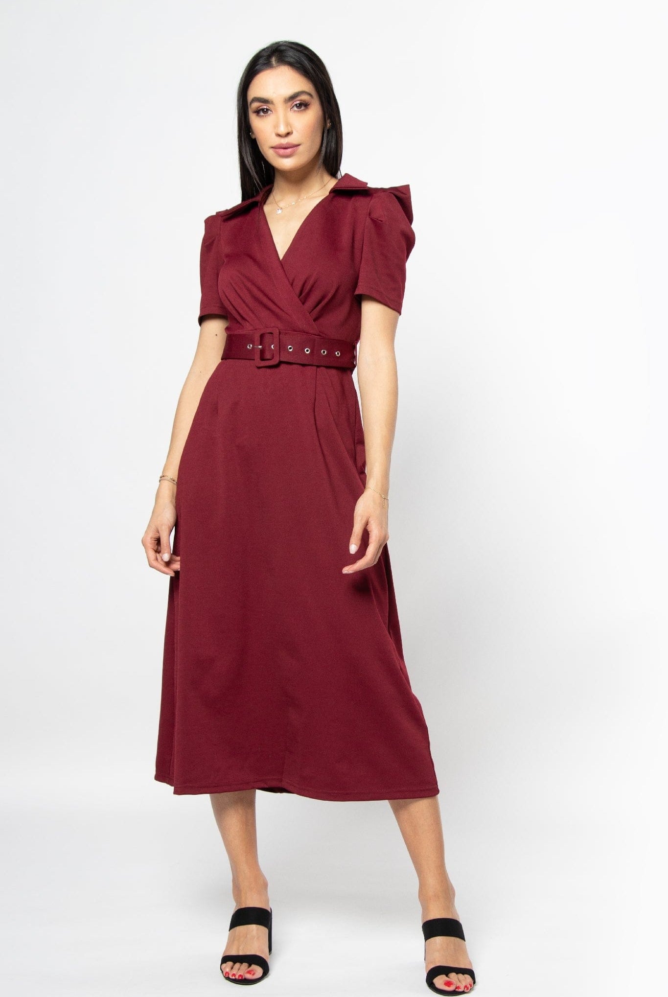 نتشي فستان ميدي قصير الأكمام بياقة عريضة وحزام