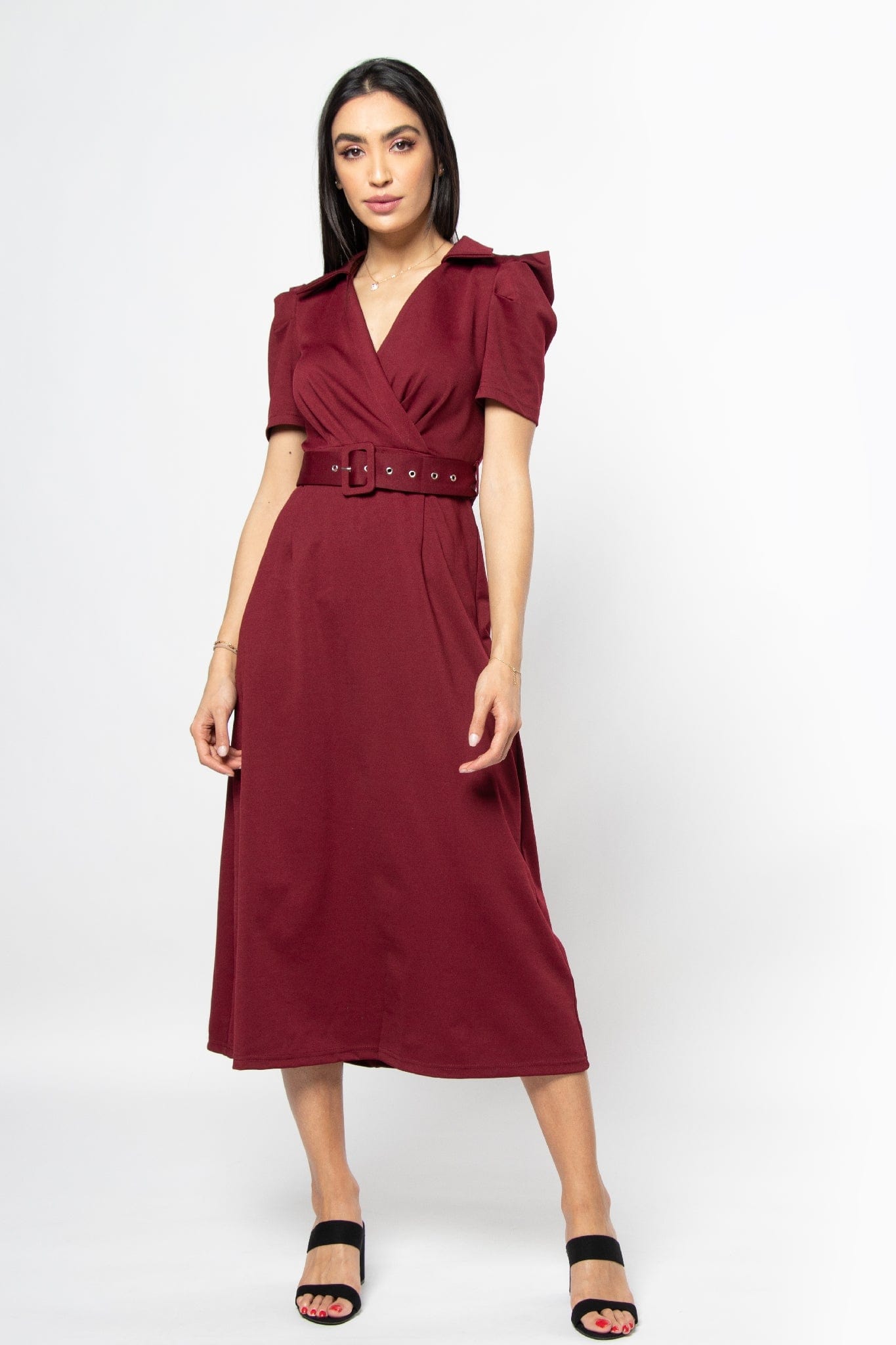 نتشي فستان ميدي قصير الأكمام بياقة عريضة وحزام