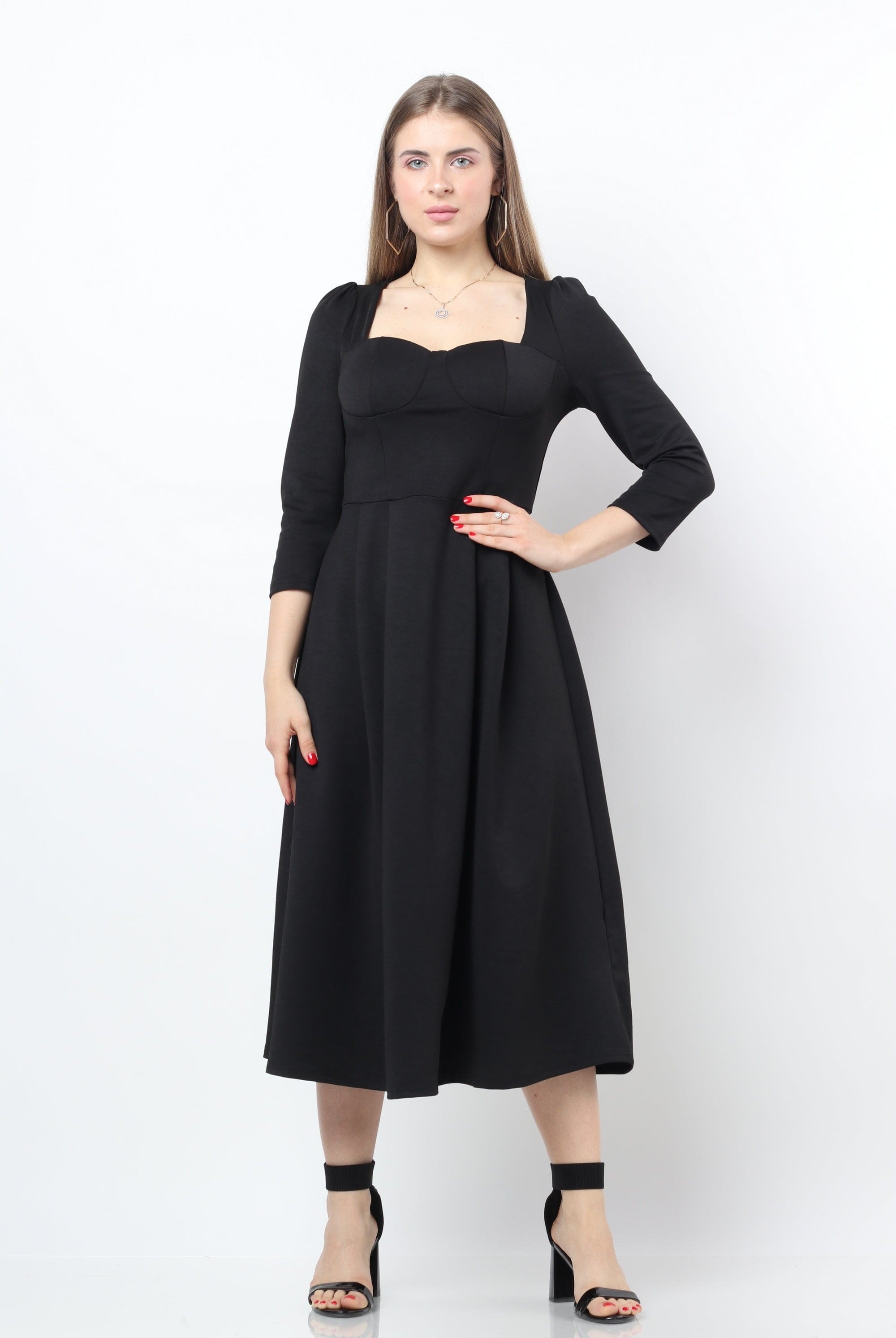 نتشي فستان ميدي نسائي بفتحة صدر مربعة