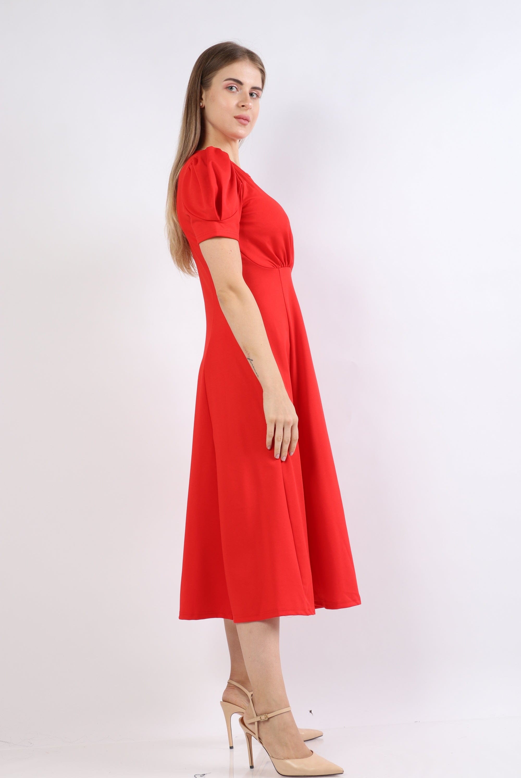 نتشي فستان ميدي بكم قصير منفوخ