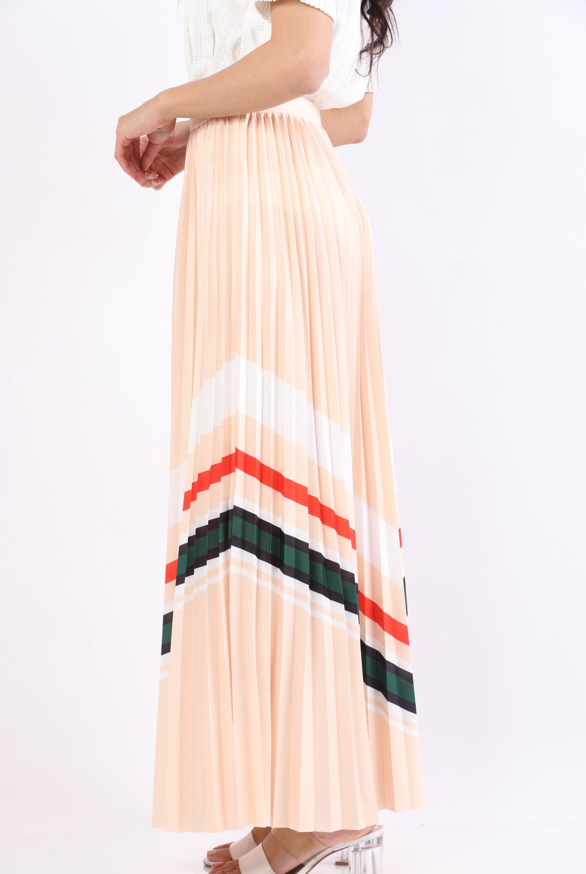 نتشي تنورة بليسية طويلة مخططة على نمط مثلث نسائية