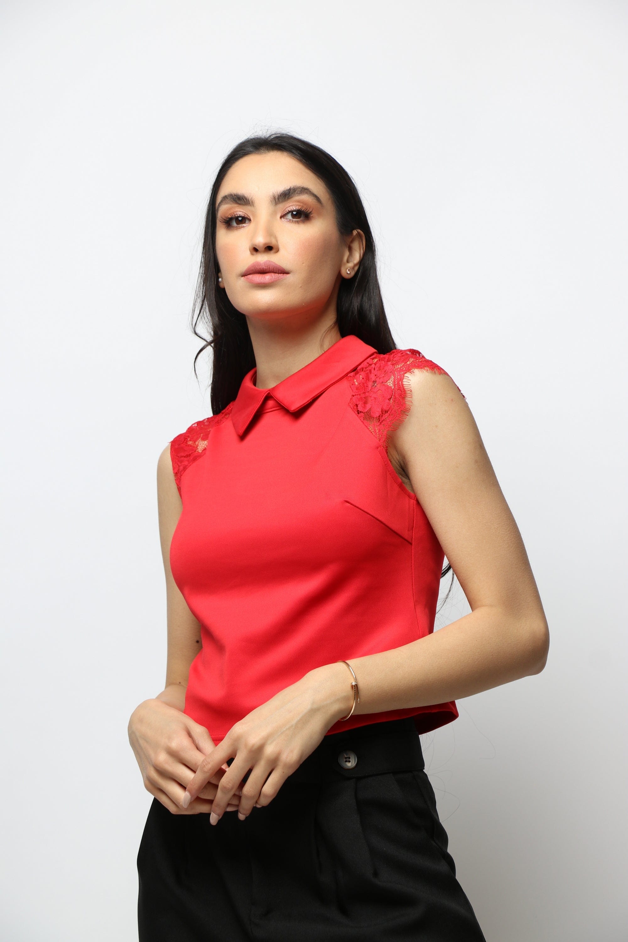 نتشي بلوزة بياقة وكتف قصير دانتيل نسائي