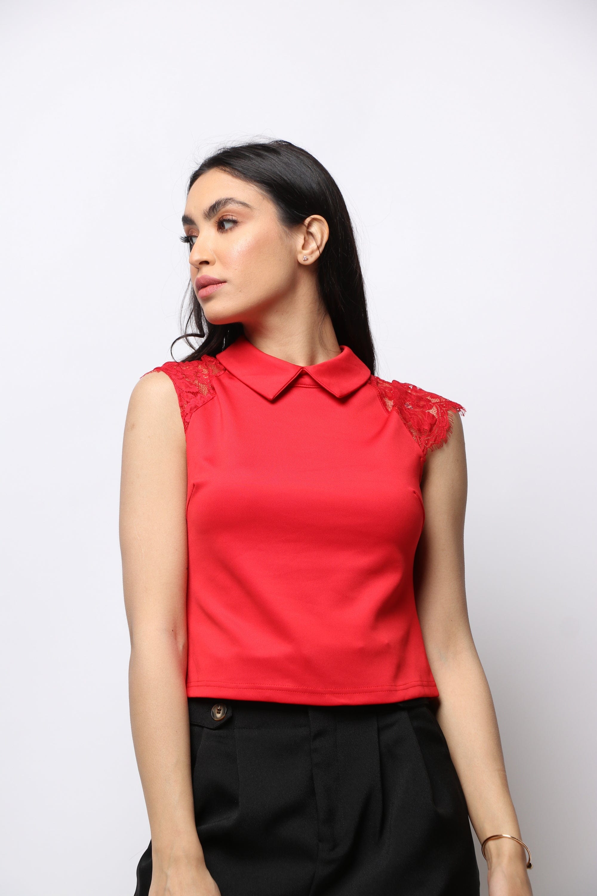 نتشي بلوزة بياقة وكتف قصير دانتيل نسائي