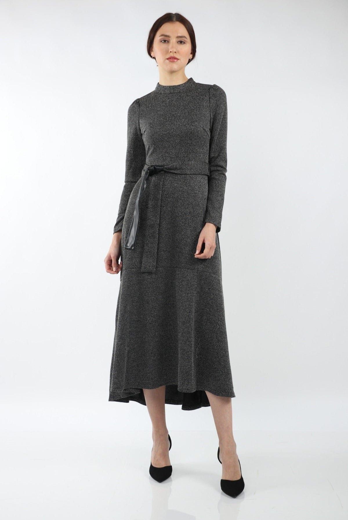 نتشي فستان ميدي برباط على الخصر بأكمام طويلة