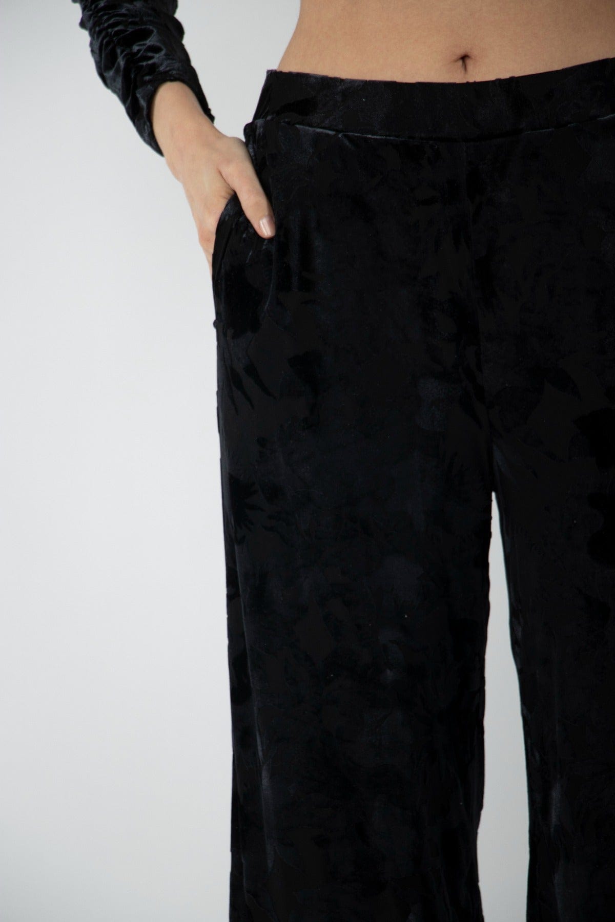 نتشي بنطون مخملي نسائي طويل